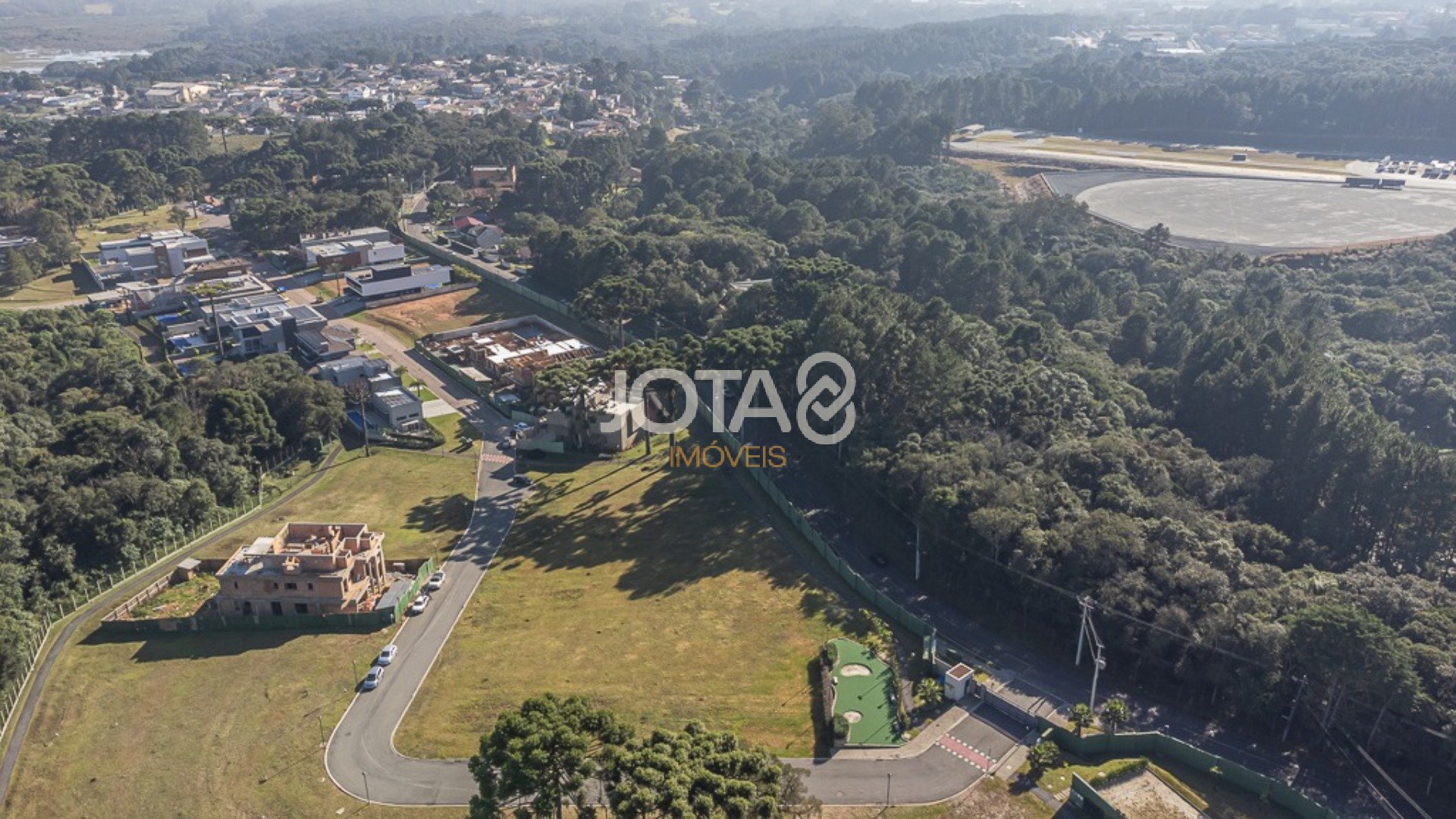 TERRENO COM 888 M² NO CONDOMÍNIO PARADISO RESIDENCIAL