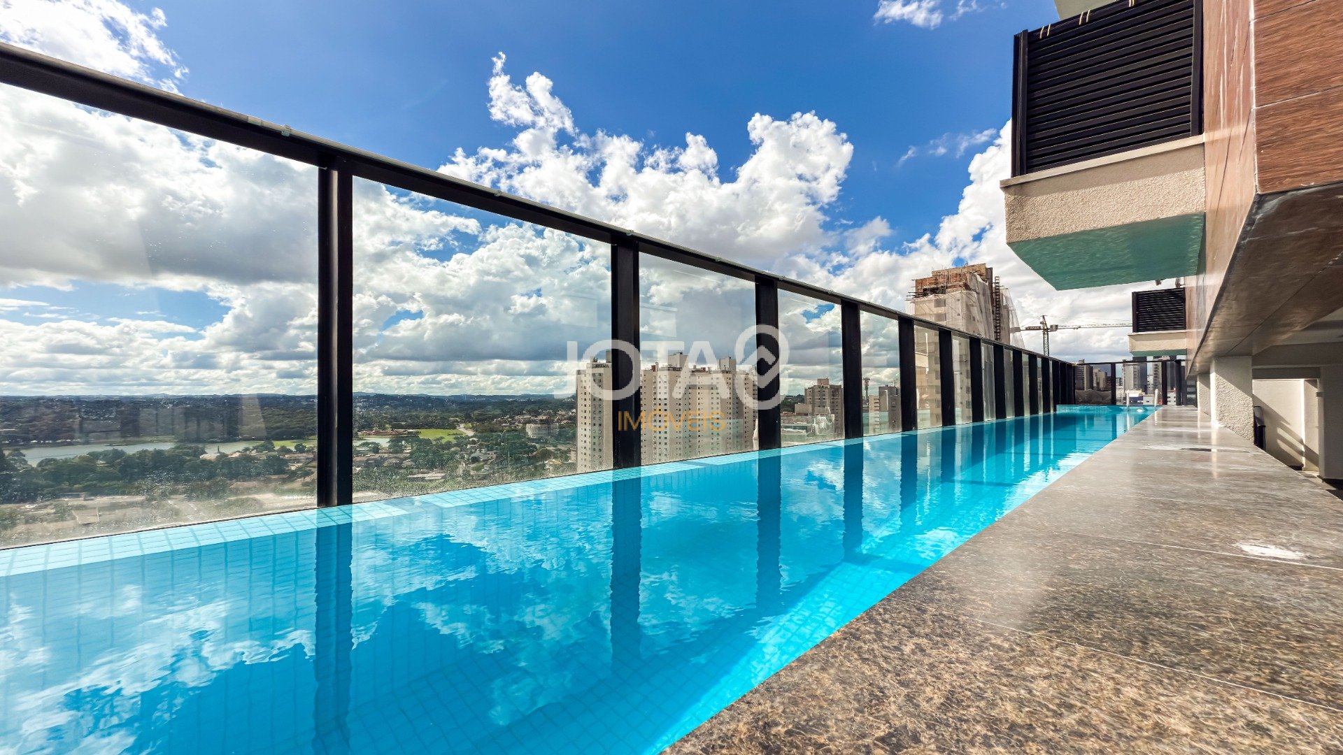 COBERTURA DUPLEX COM 3 VAGAS E 1 SUÍTE!