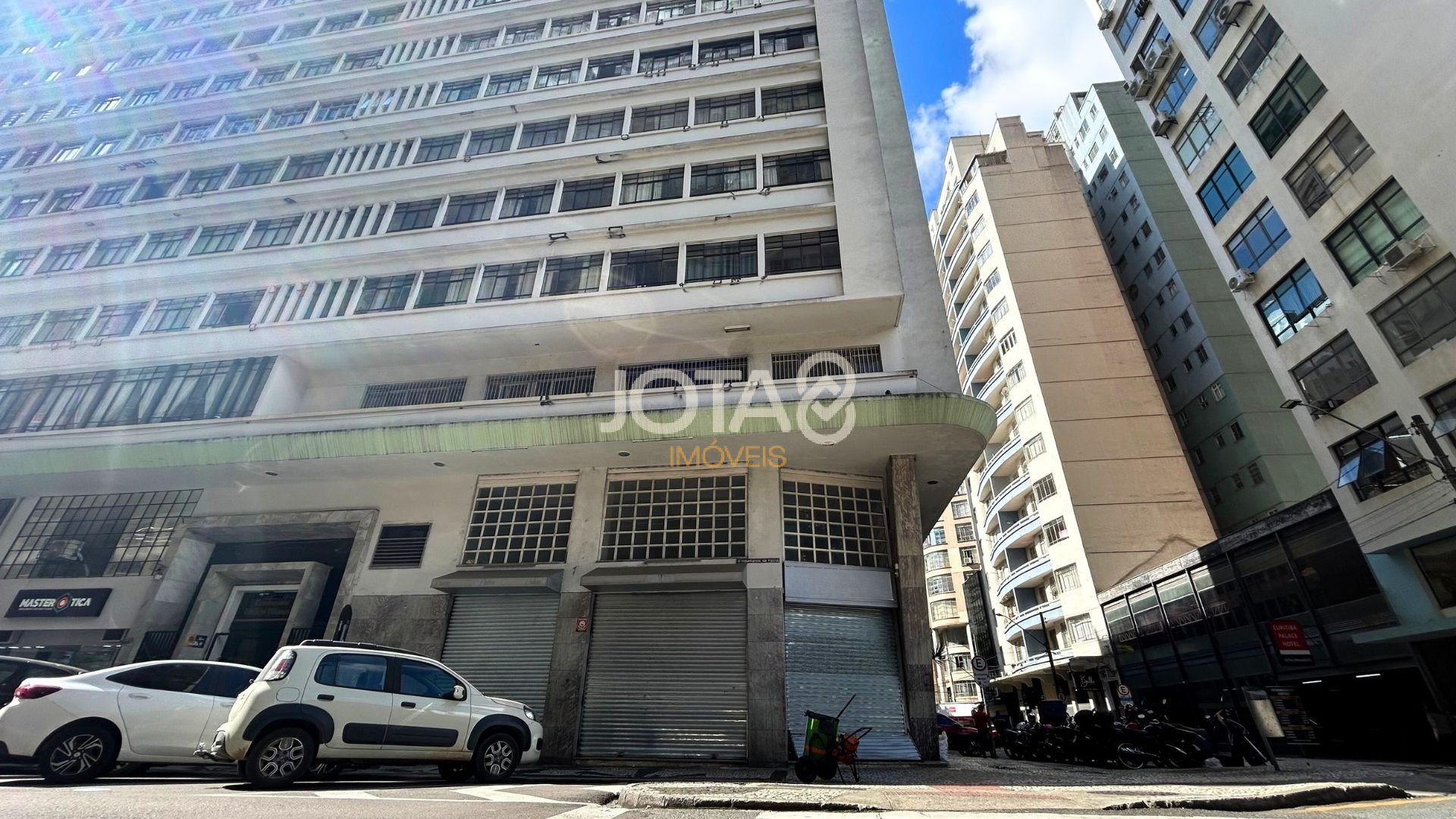 LOJA NO CENTRO DE CURITIBA COM EXCELENTE POTENCIAL