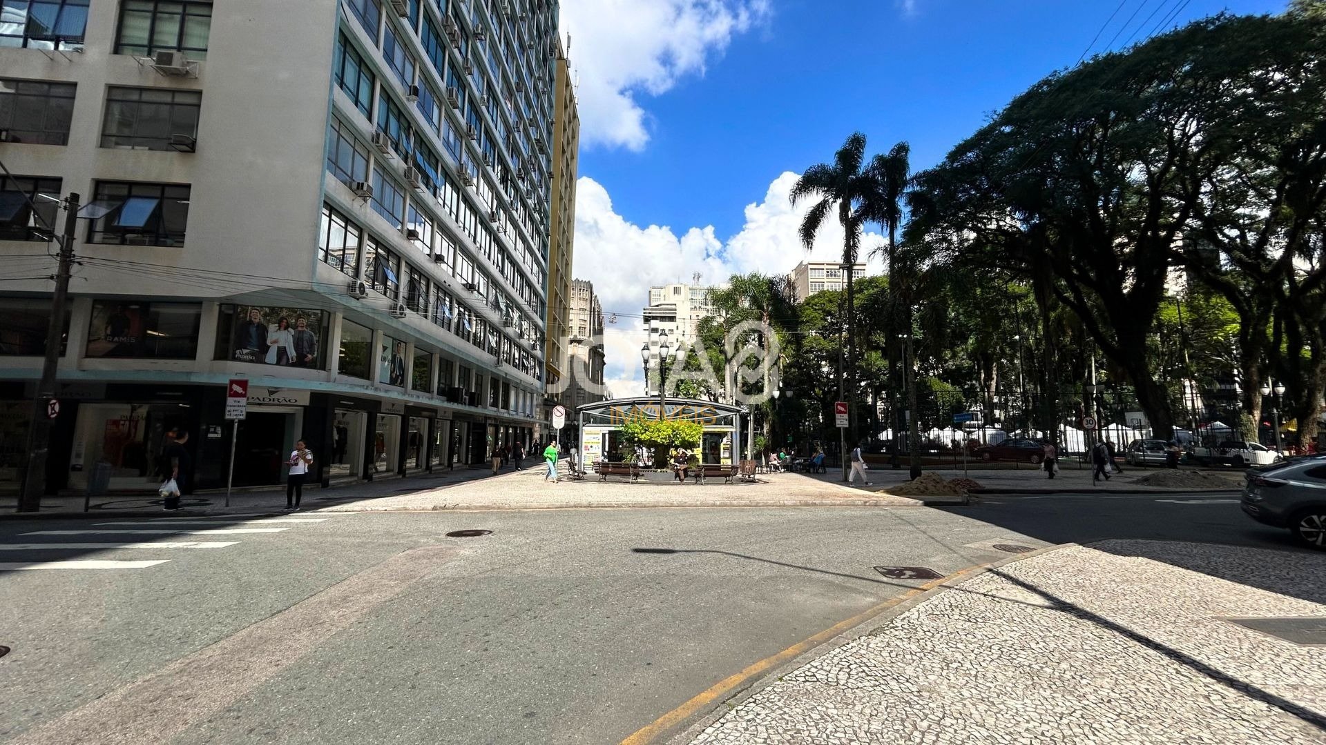 LOJA NO CENTRO DE CURITIBA COM EXCELENTE POTENCIAL