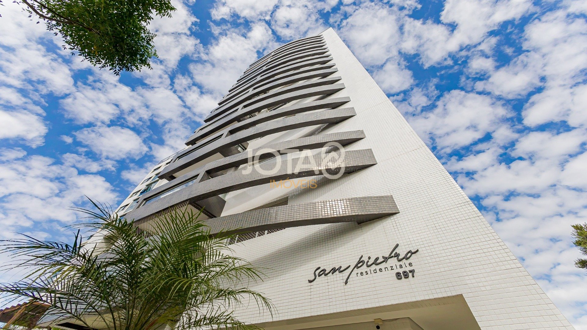 COBERTURA COM SUÍTES, 3 VAGAS E VISTA PANORÂMICA NO MERCÊS