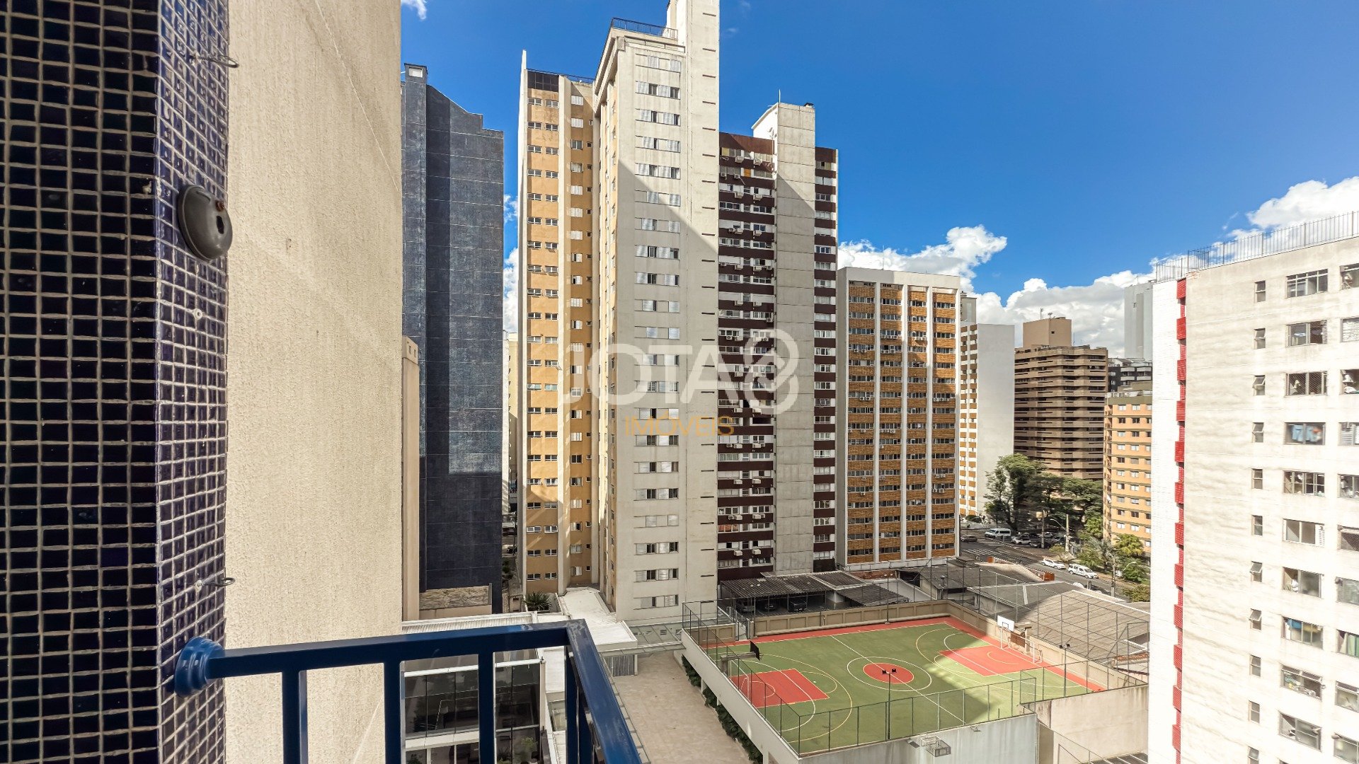 APARTAMENTO COM 3 QUARTOS REFORMADO NO CORAÇÃO DO BATEL