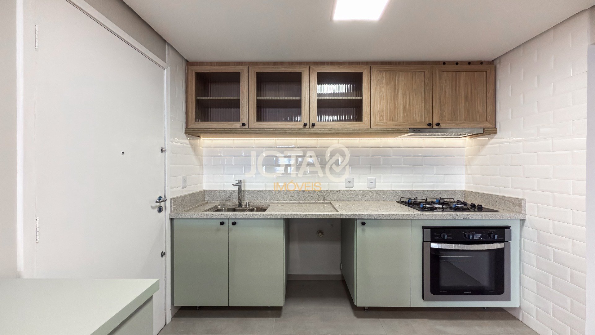 APARTAMENTO COM 3 QUARTOS REFORMADO NO CORAÇÃO DO BATEL