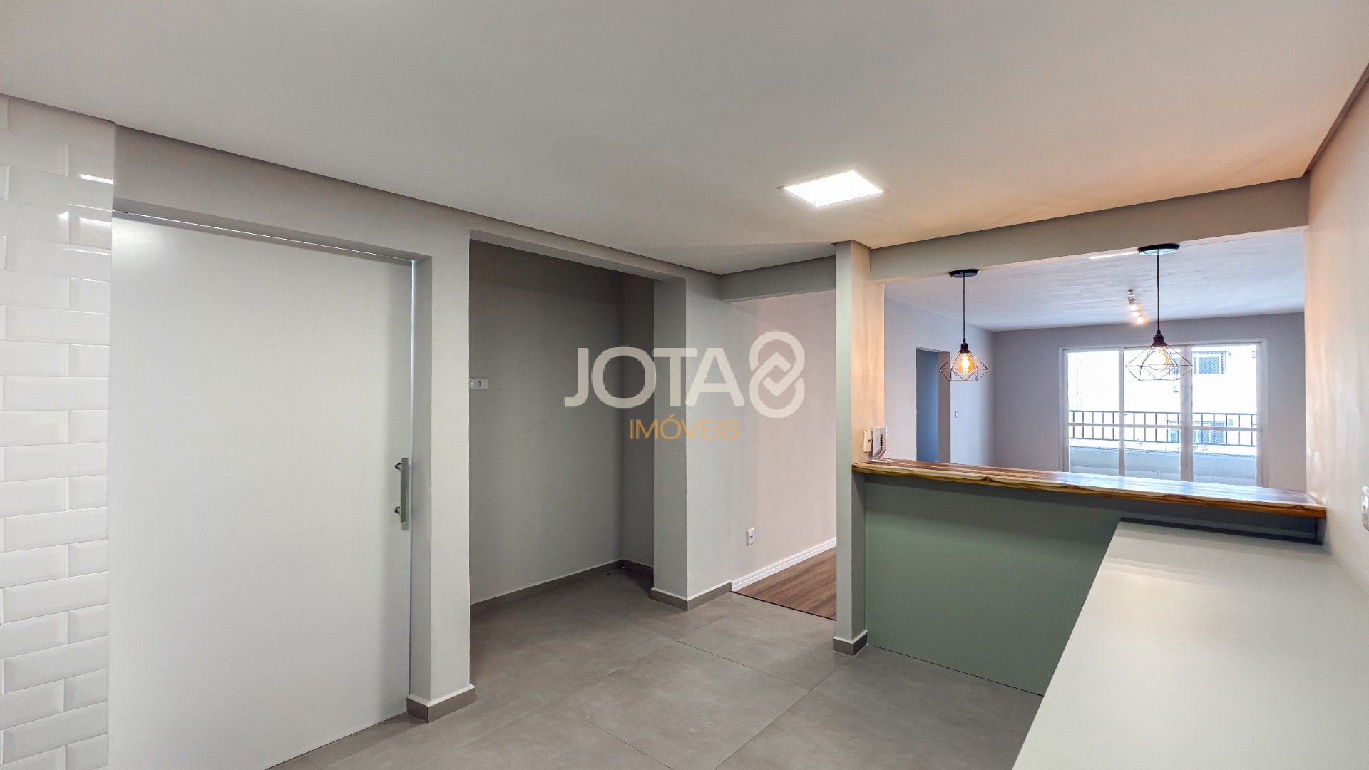 APARTAMENTO COM 3 QUARTOS REFORMADO NO CORAÇÃO DO BATEL