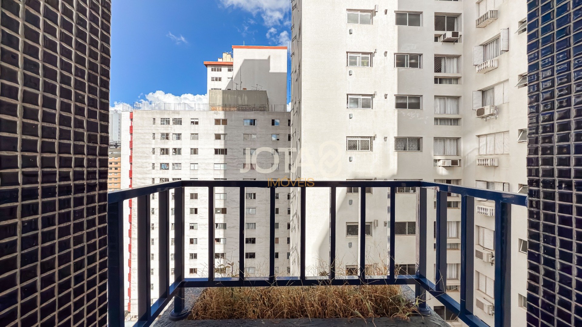 APARTAMENTO COM 3 QUARTOS REFORMADO NO CORAÇÃO DO BATEL