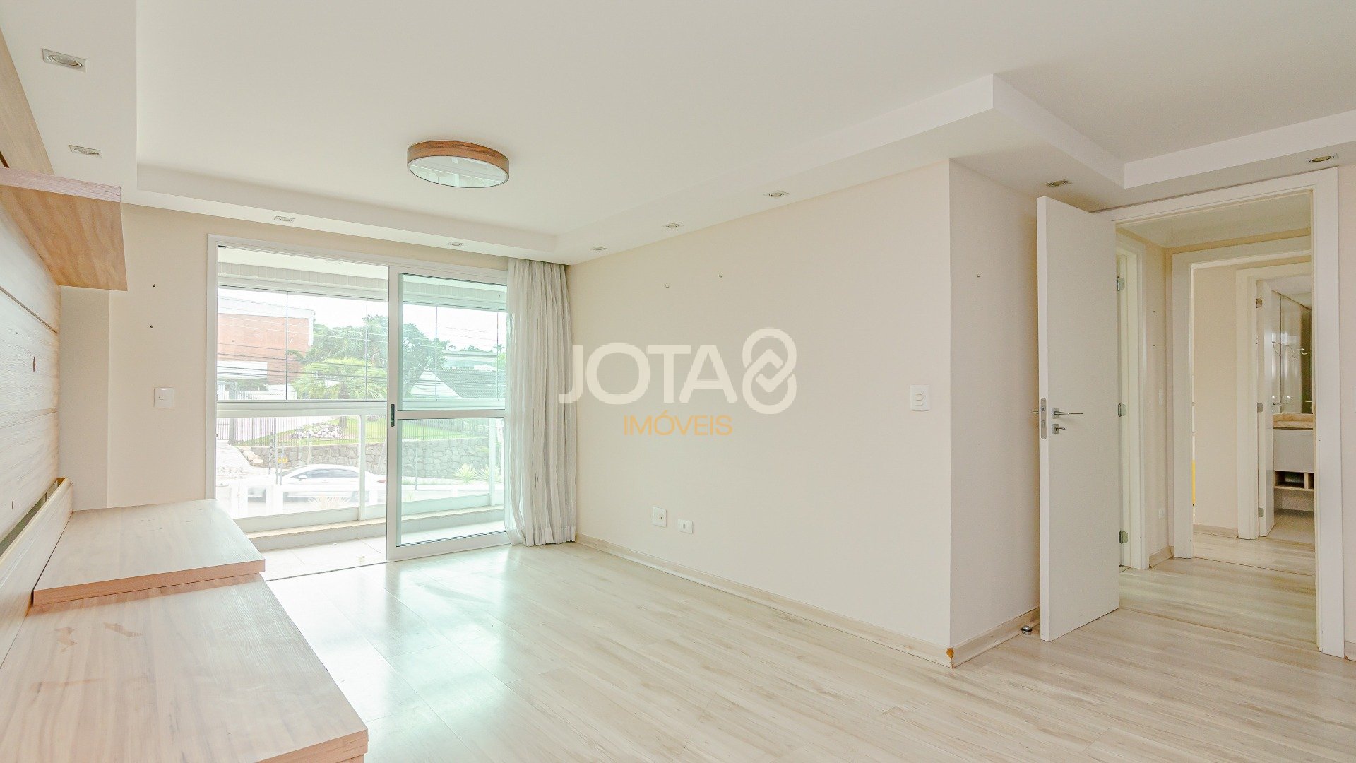 ENSOLARADO APARTAMENTO COM 3 QUARTOS E DUAS VAGAS NO BIGORILHO
