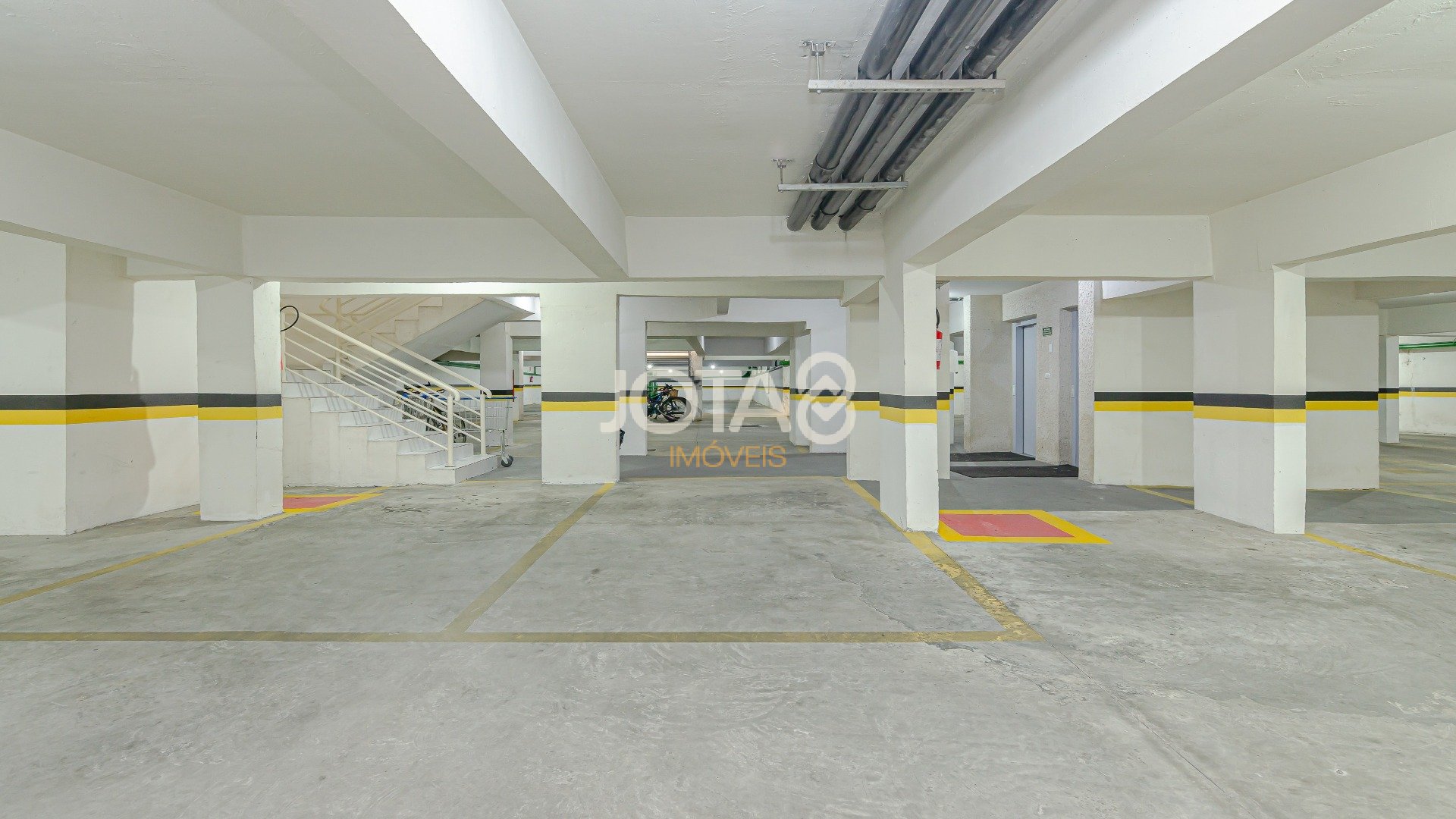 ENSOLARADO APARTAMENTO COM 3 QUARTOS E DUAS VAGAS NO BIGORILHO
