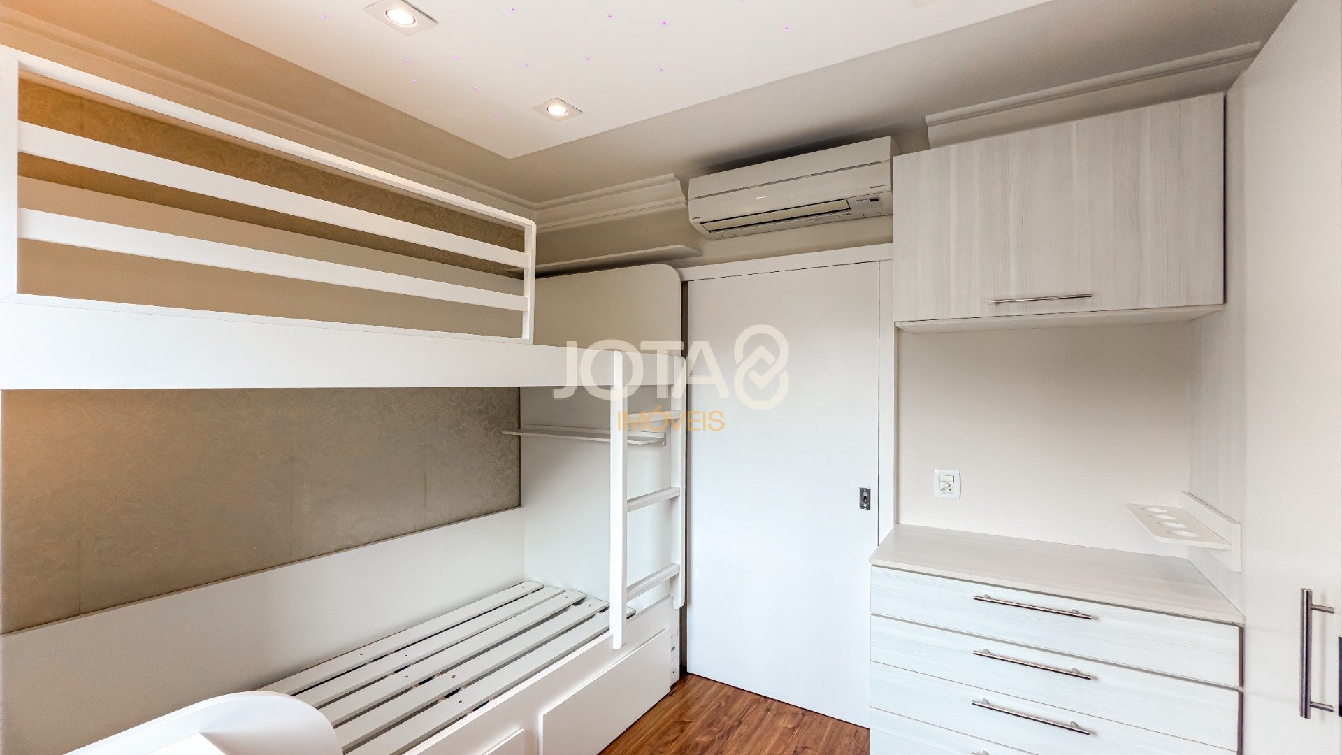 APARTAMENTO 2 QUARTOS E 2 VAGAS NO BIGORRILHO!