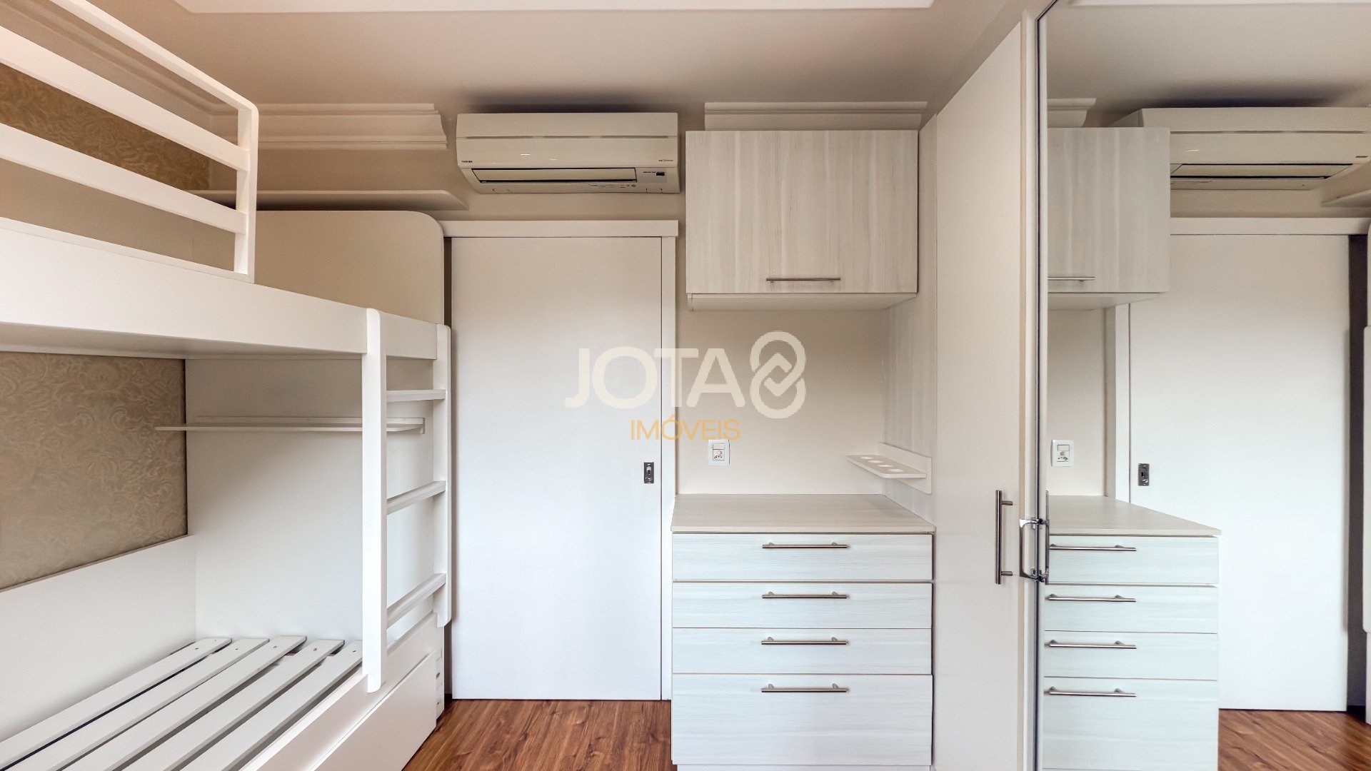 APARTAMENTO 2 QUARTOS E 2 VAGAS NO BIGORRILHO!