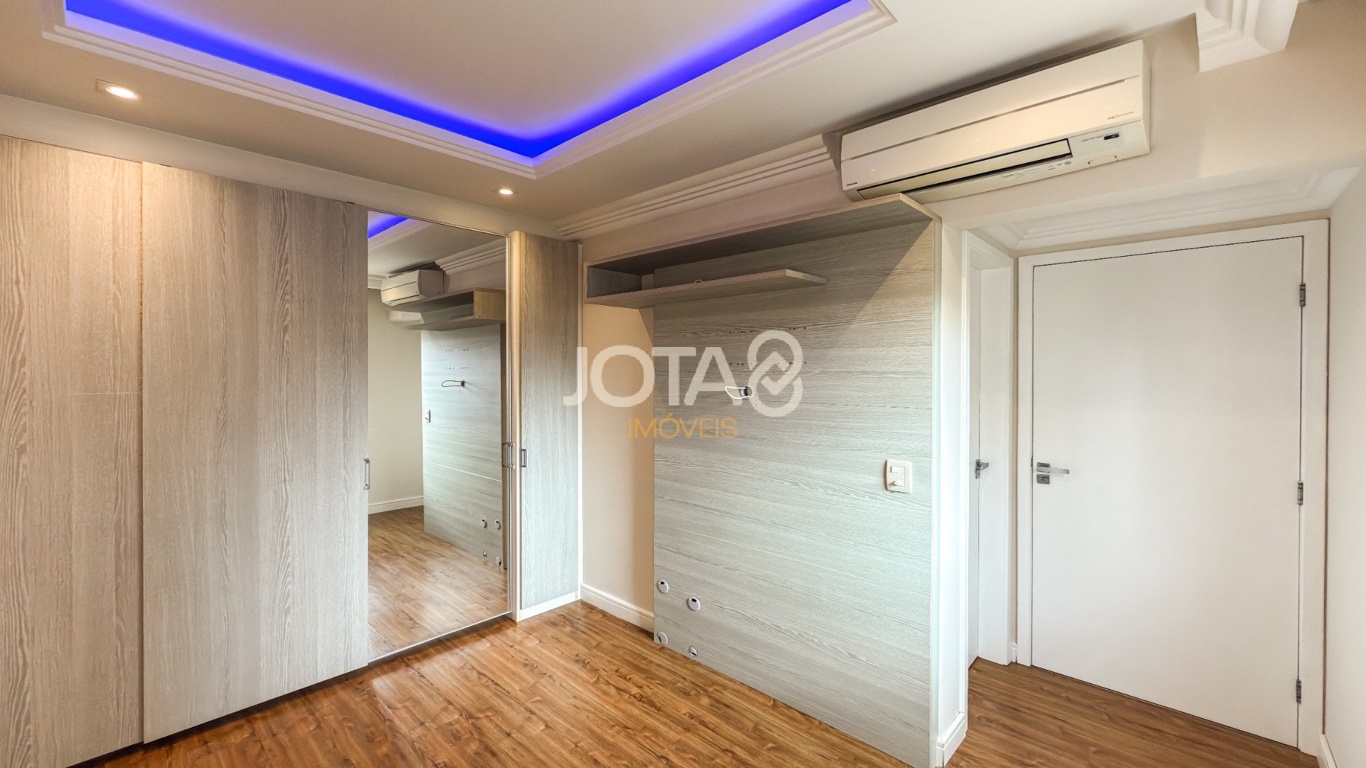 APARTAMENTO 2 QUARTOS E 2 VAGAS NO BIGORRILHO!