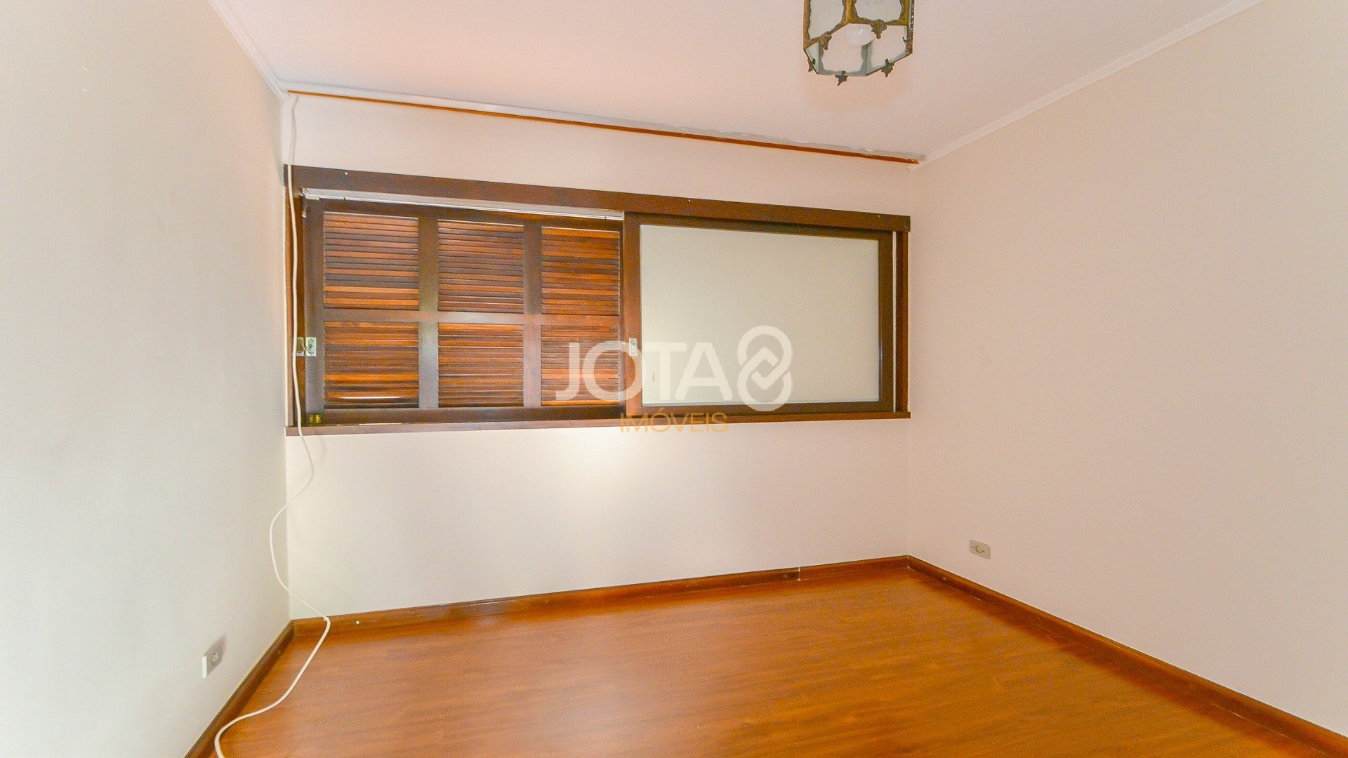 CASA TÉRREA 4 QUARTOS EM RUA CALMA NO BOTÂNICO