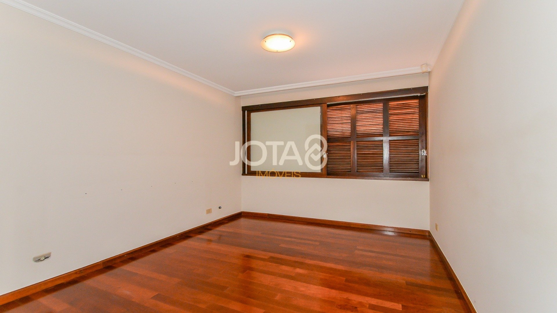 CASA TÉRREA 4 QUARTOS EM RUA CALMA NO BOTÂNICO
