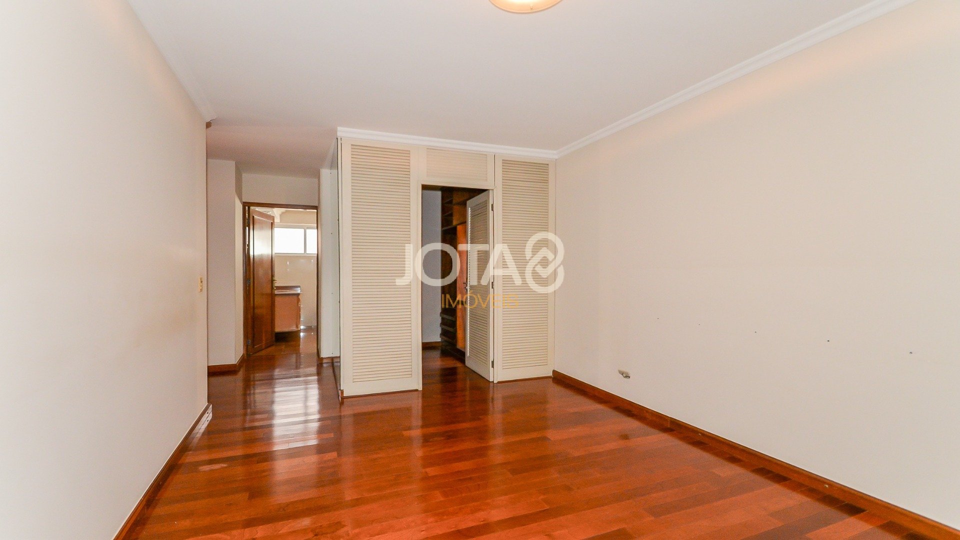 CASA TÉRREA 4 QUARTOS EM RUA CALMA NO BOTÂNICO
