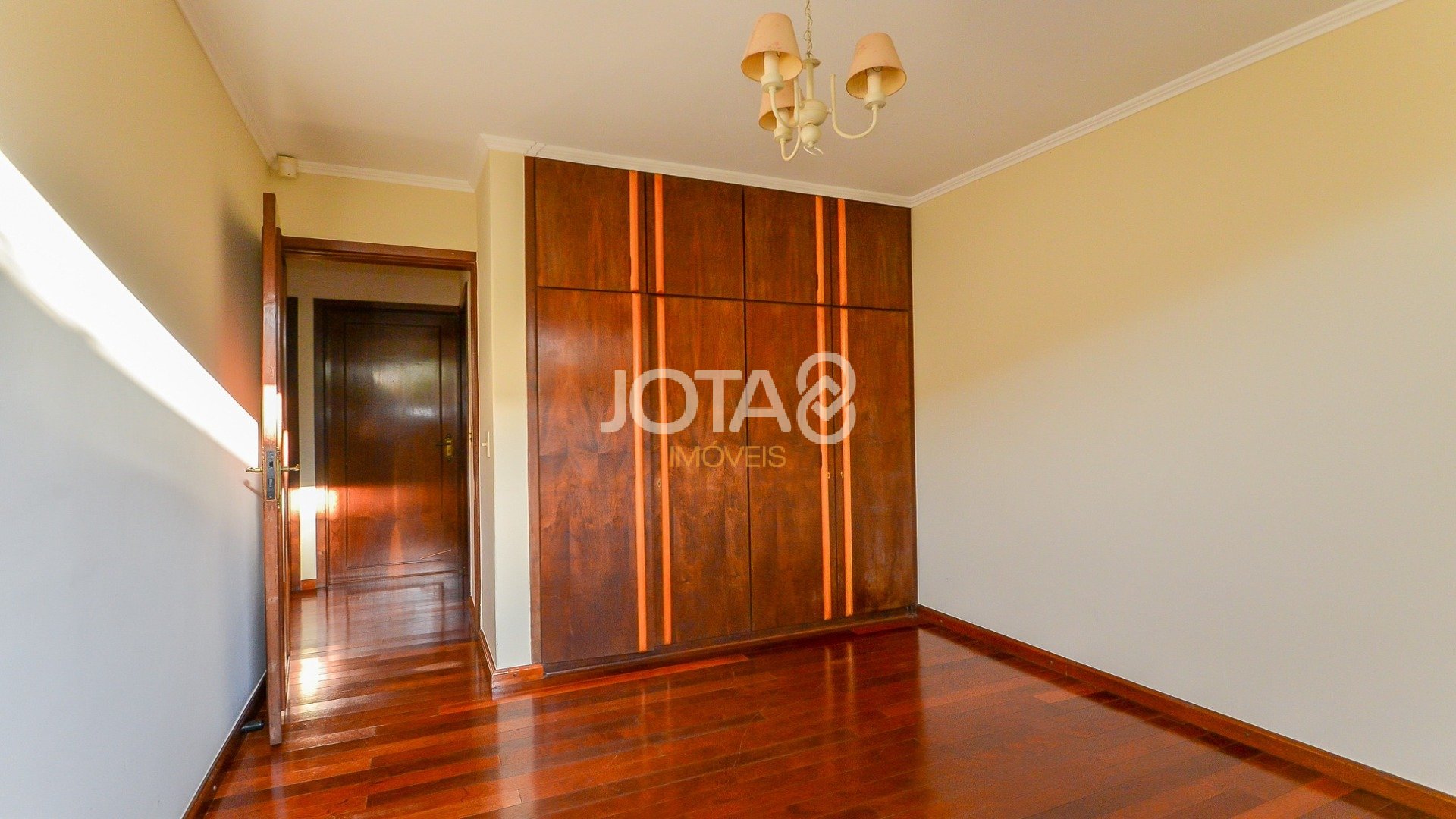 CASA TÉRREA 4 QUARTOS EM RUA CALMA NO BOTÂNICO