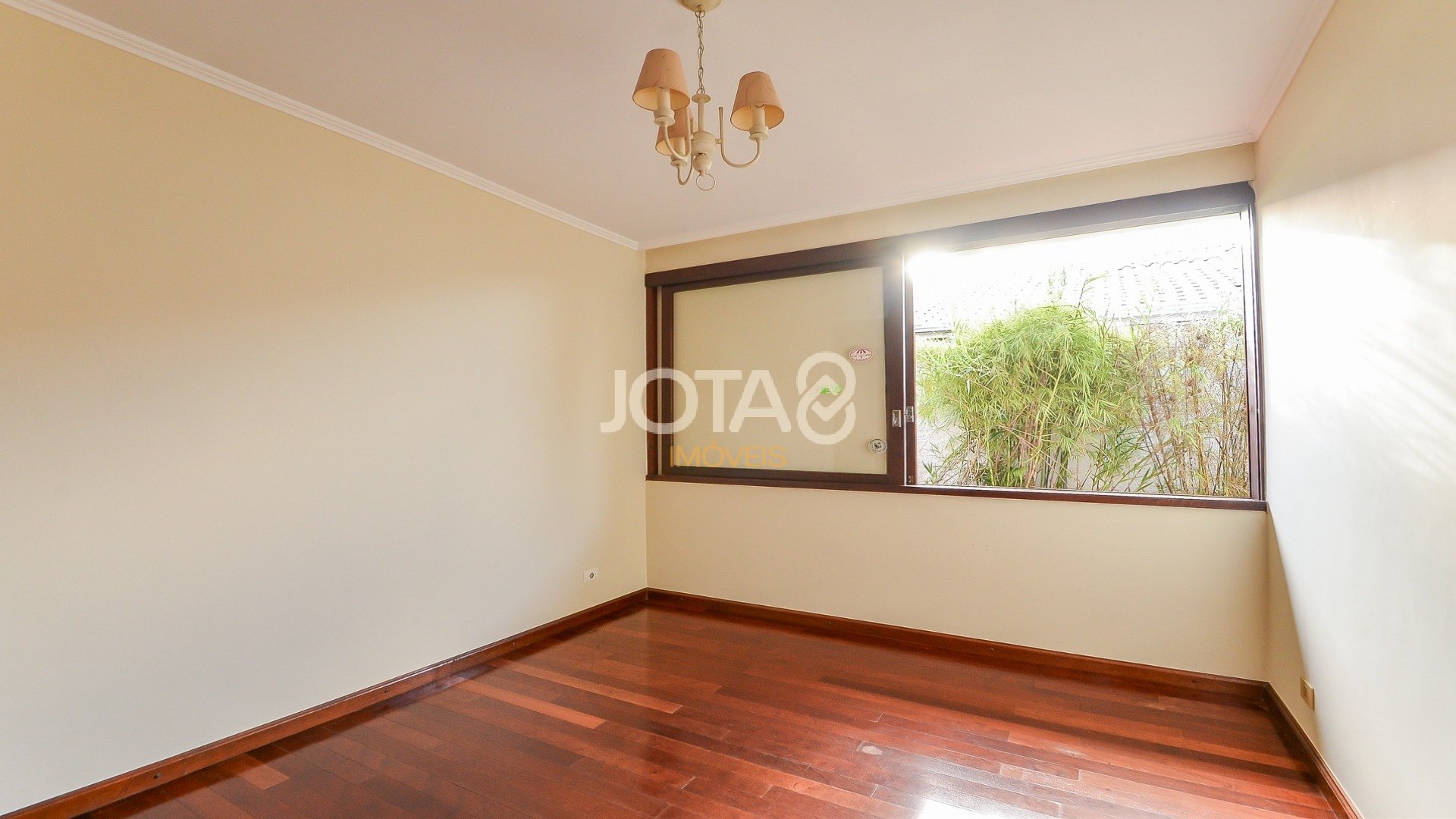 CASA TÉRREA 4 QUARTOS EM RUA CALMA NO BOTÂNICO