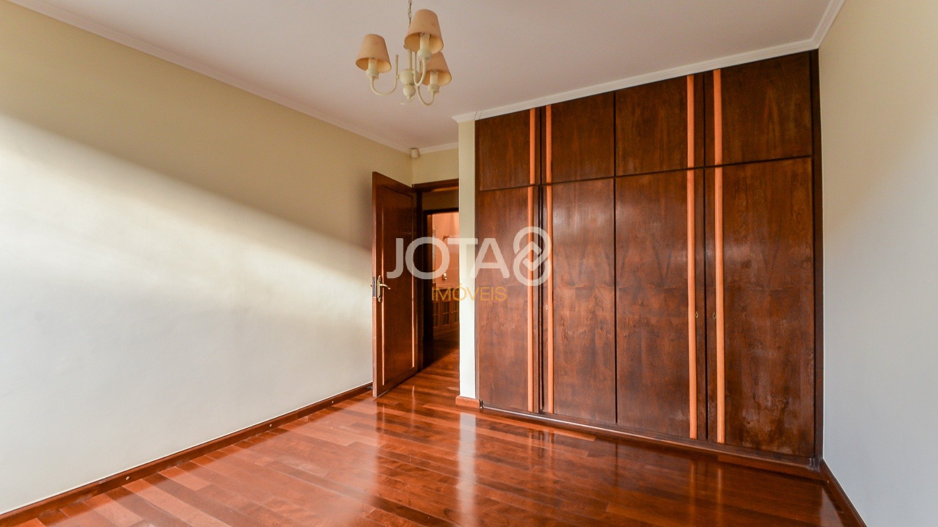 CASA TÉRREA 4 QUARTOS EM RUA CALMA NO BOTÂNICO
