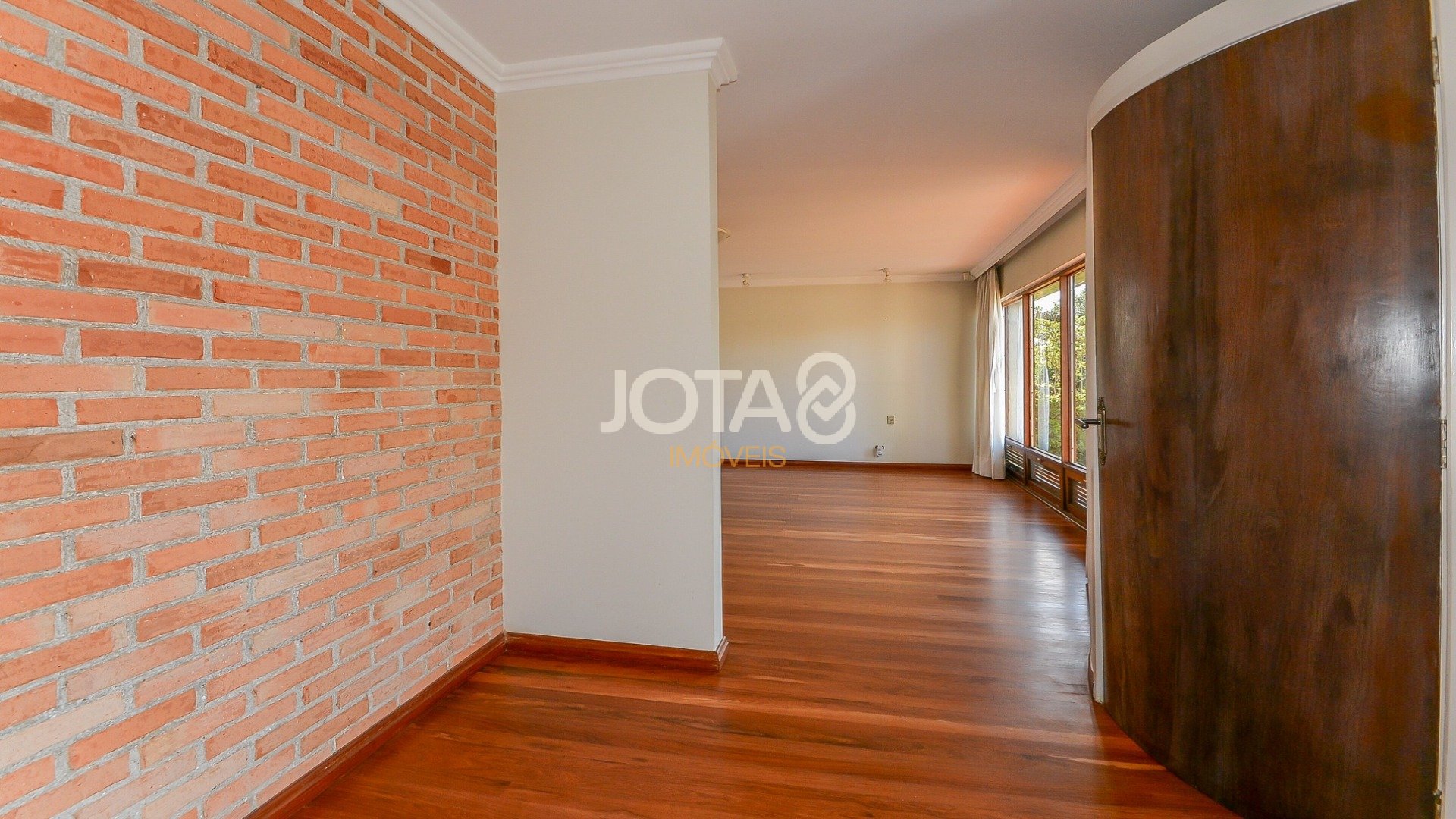 CASA TÉRREA 4 QUARTOS EM RUA CALMA NO BOTÂNICO