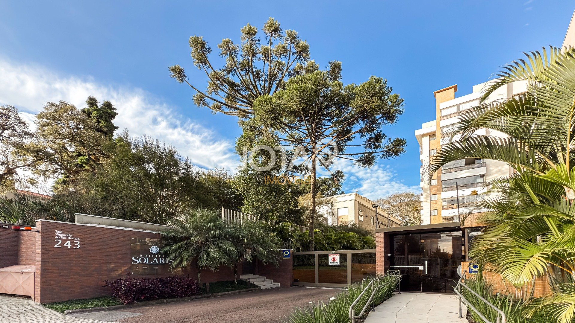 APARTAMENTO 02 QUARTOS E 02 VAGAS NO MERCÊS