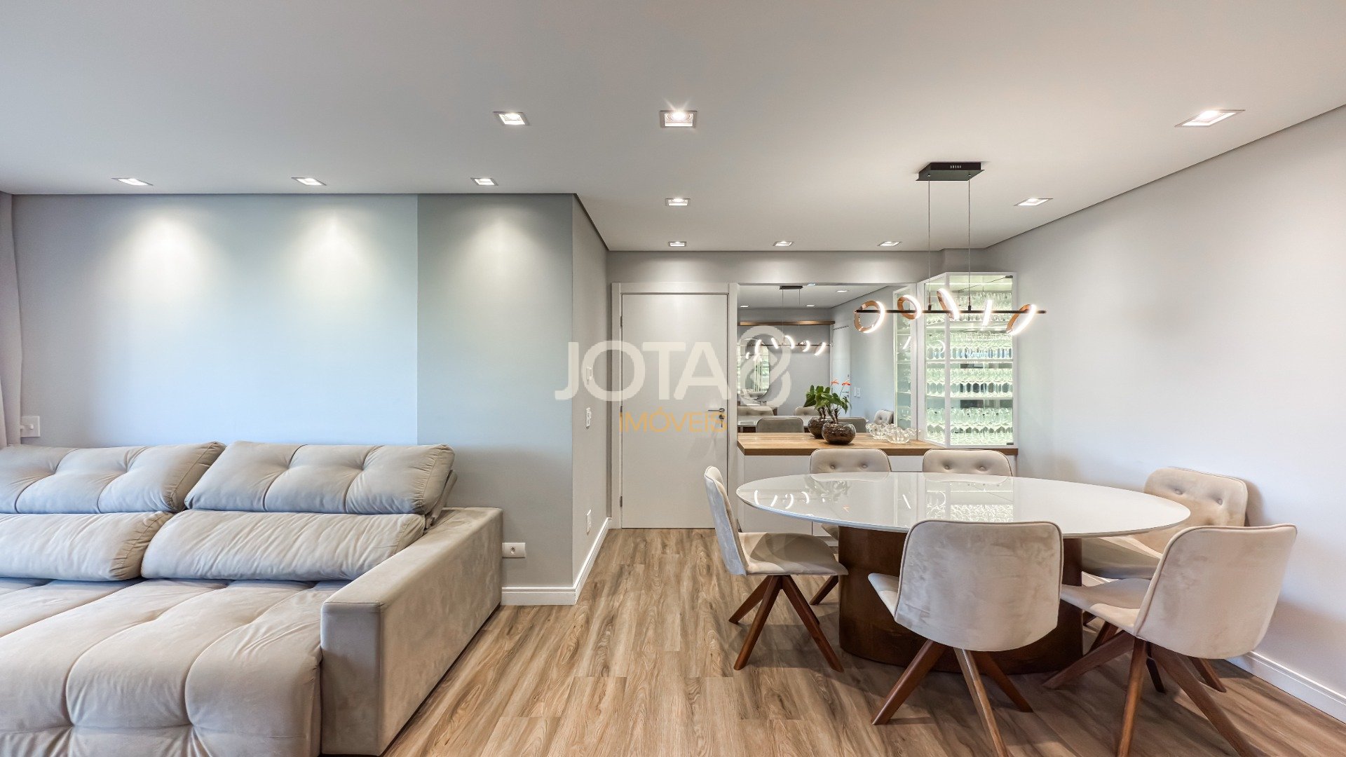 APARTAMENTO 02 QUARTOS E 02 VAGAS NO MERCÊS