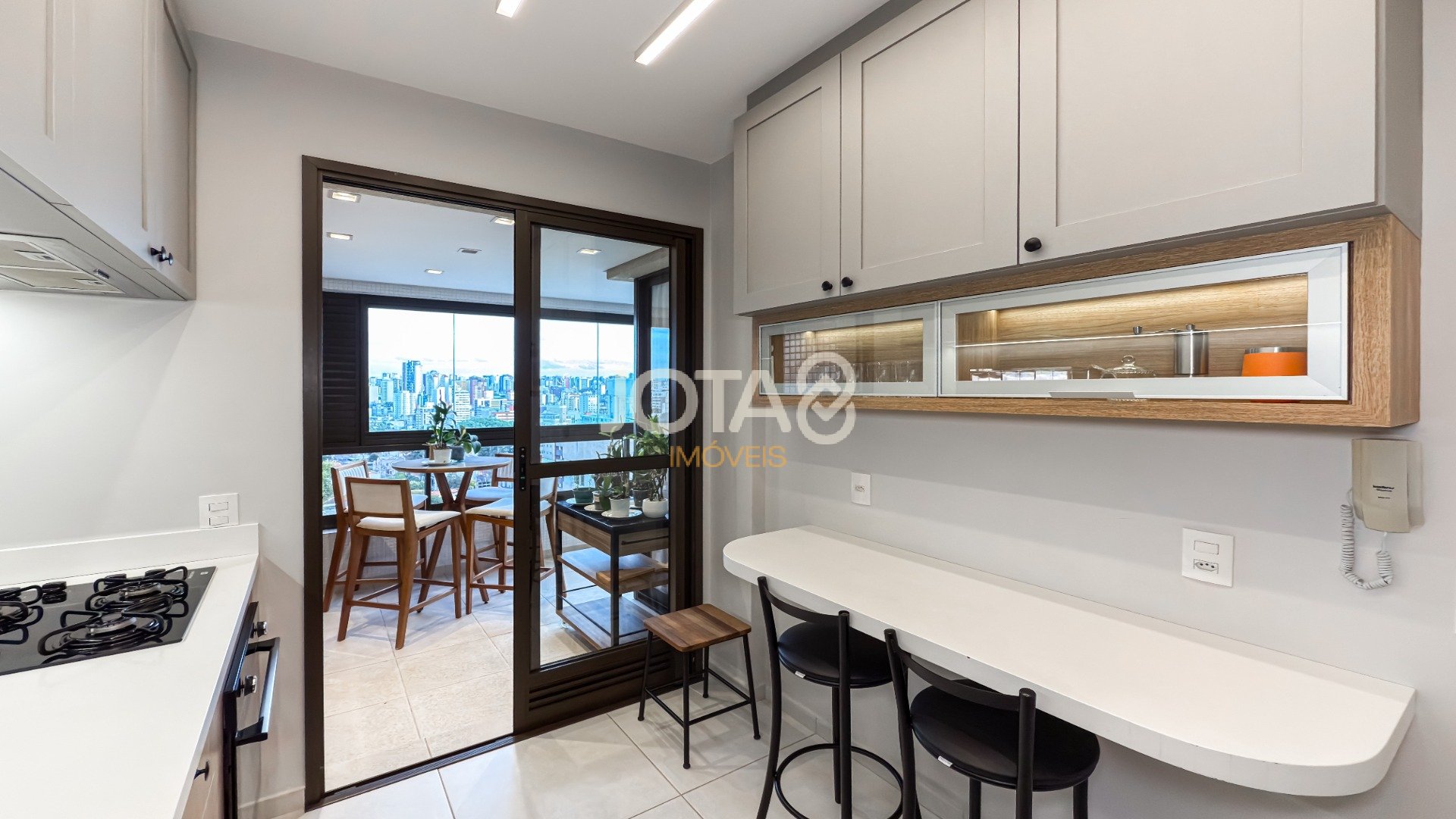 APARTAMENTO 02 QUARTOS E 02 VAGAS NO MERCÊS