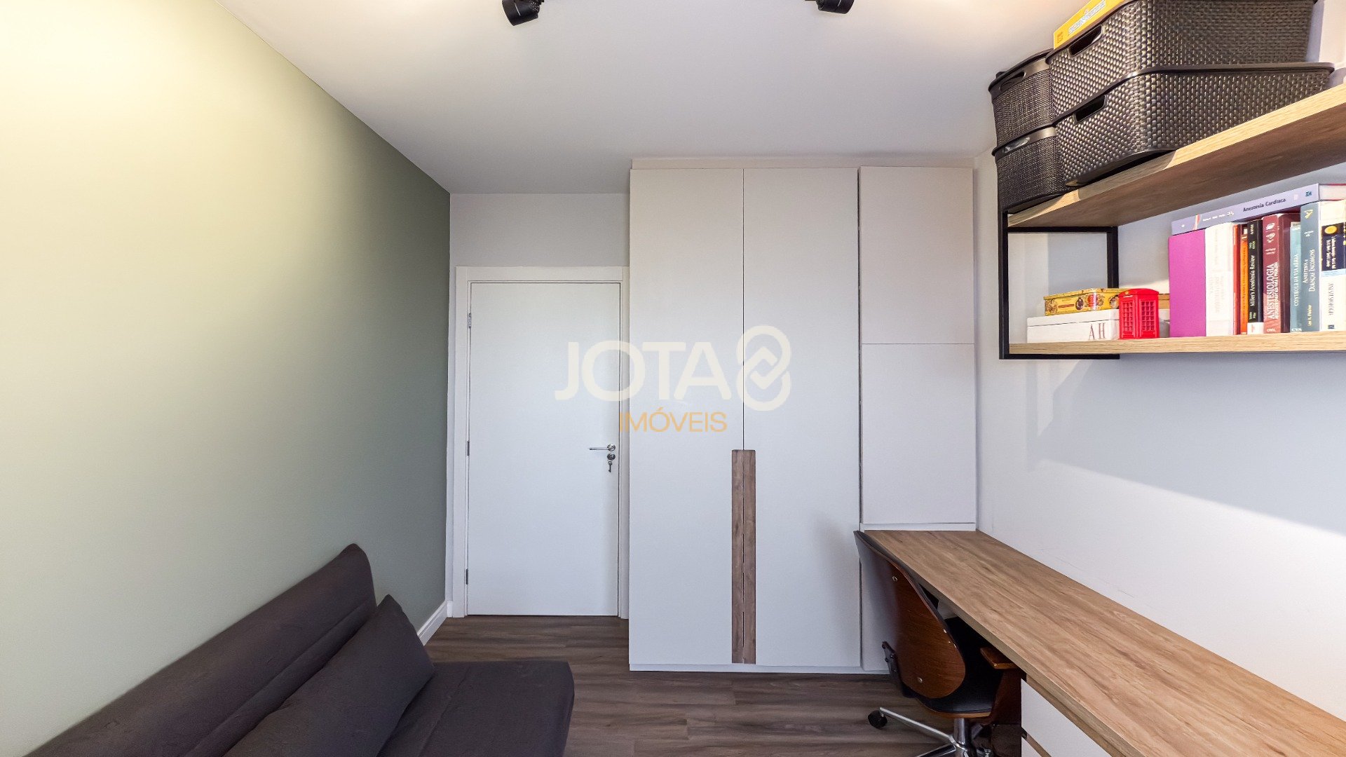 APARTAMENTO 02 QUARTOS E 02 VAGAS NO MERCÊS