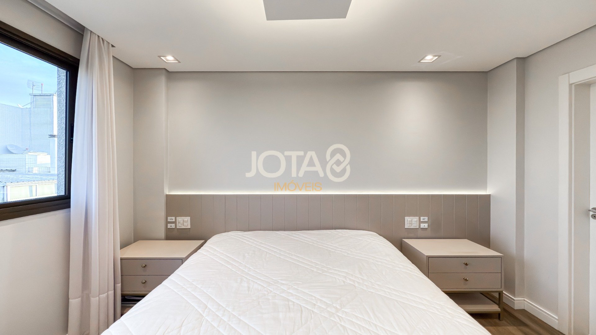 APARTAMENTO 02 QUARTOS E 02 VAGAS NO MERCÊS