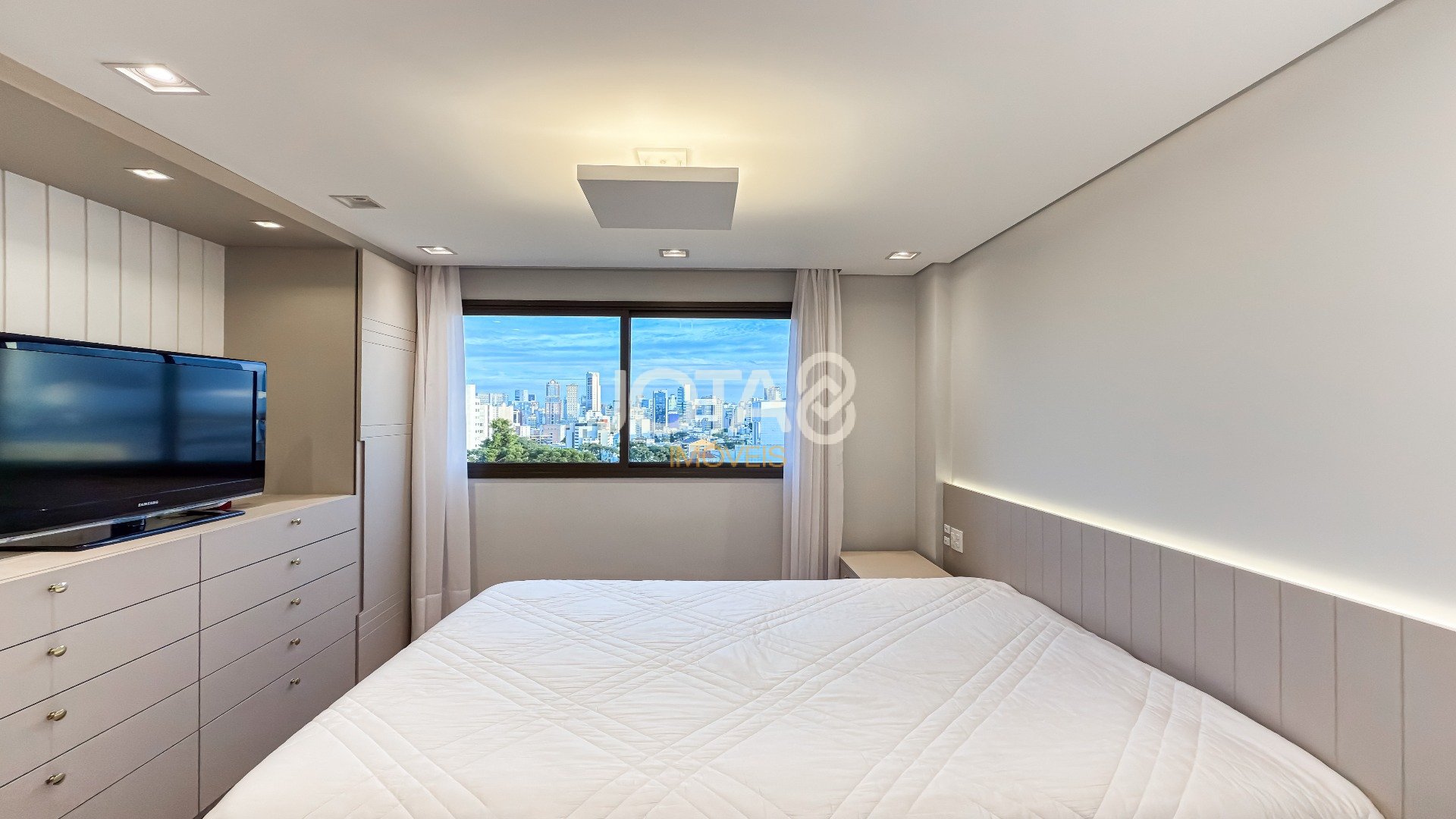 APARTAMENTO 02 QUARTOS E 02 VAGAS NO MERCÊS