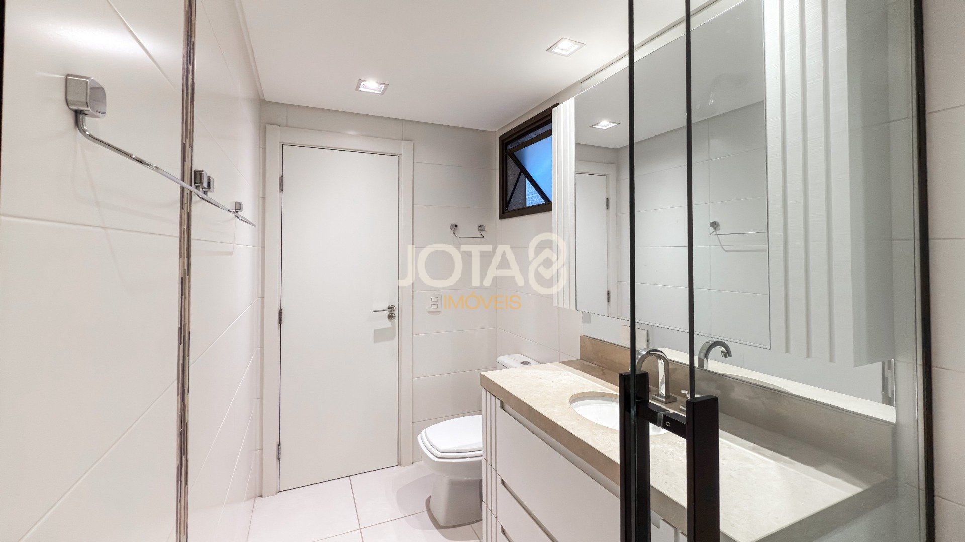 APARTAMENTO 02 QUARTOS E 02 VAGAS NO MERCÊS