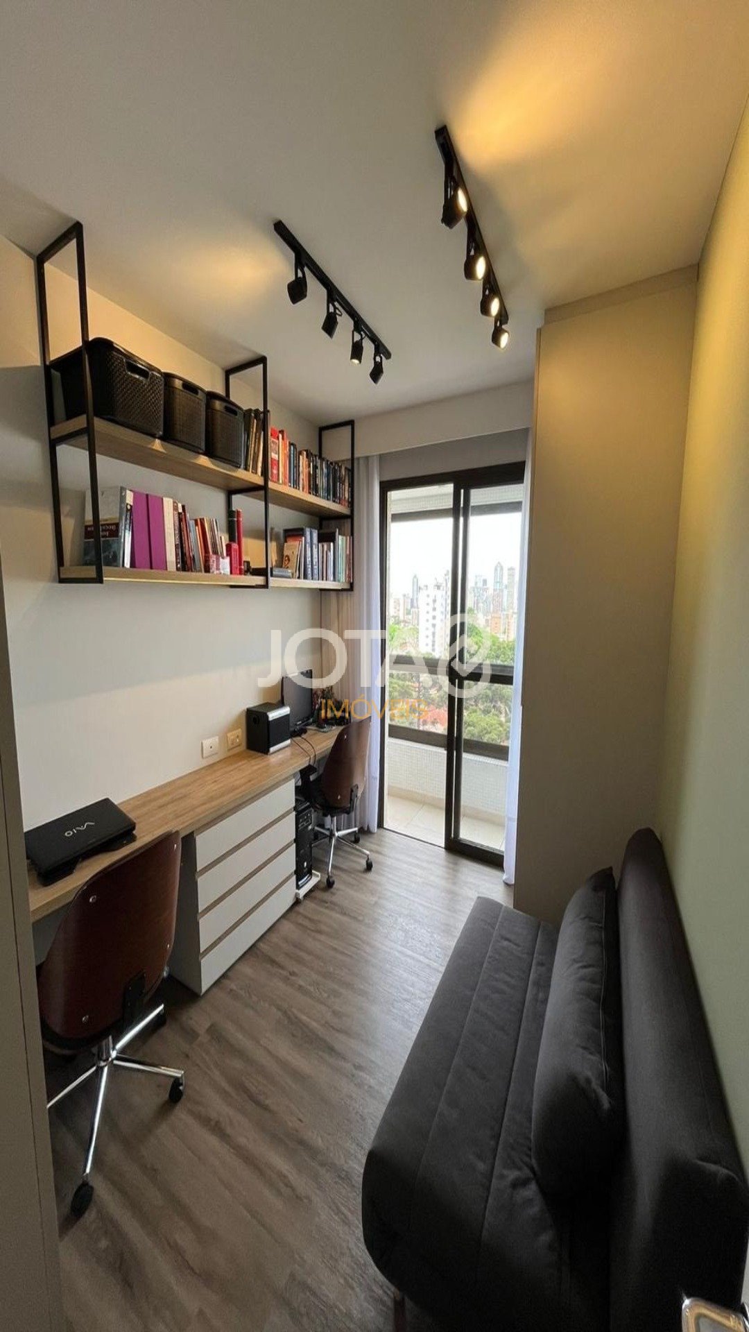 APARTAMENTO 02 QUARTOS E 02 VAGAS NO MERCÊS