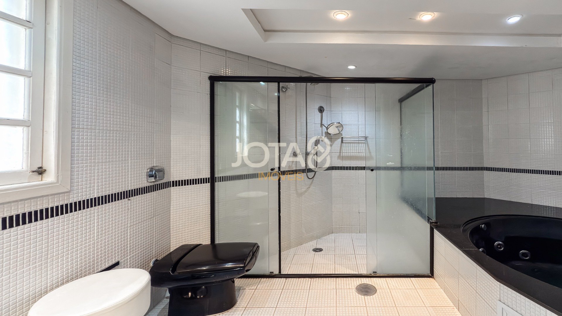 BIGORRILHO: 170M² DE CONFORTO E LOCALIZAÇÃO PRIVILEGIADA!