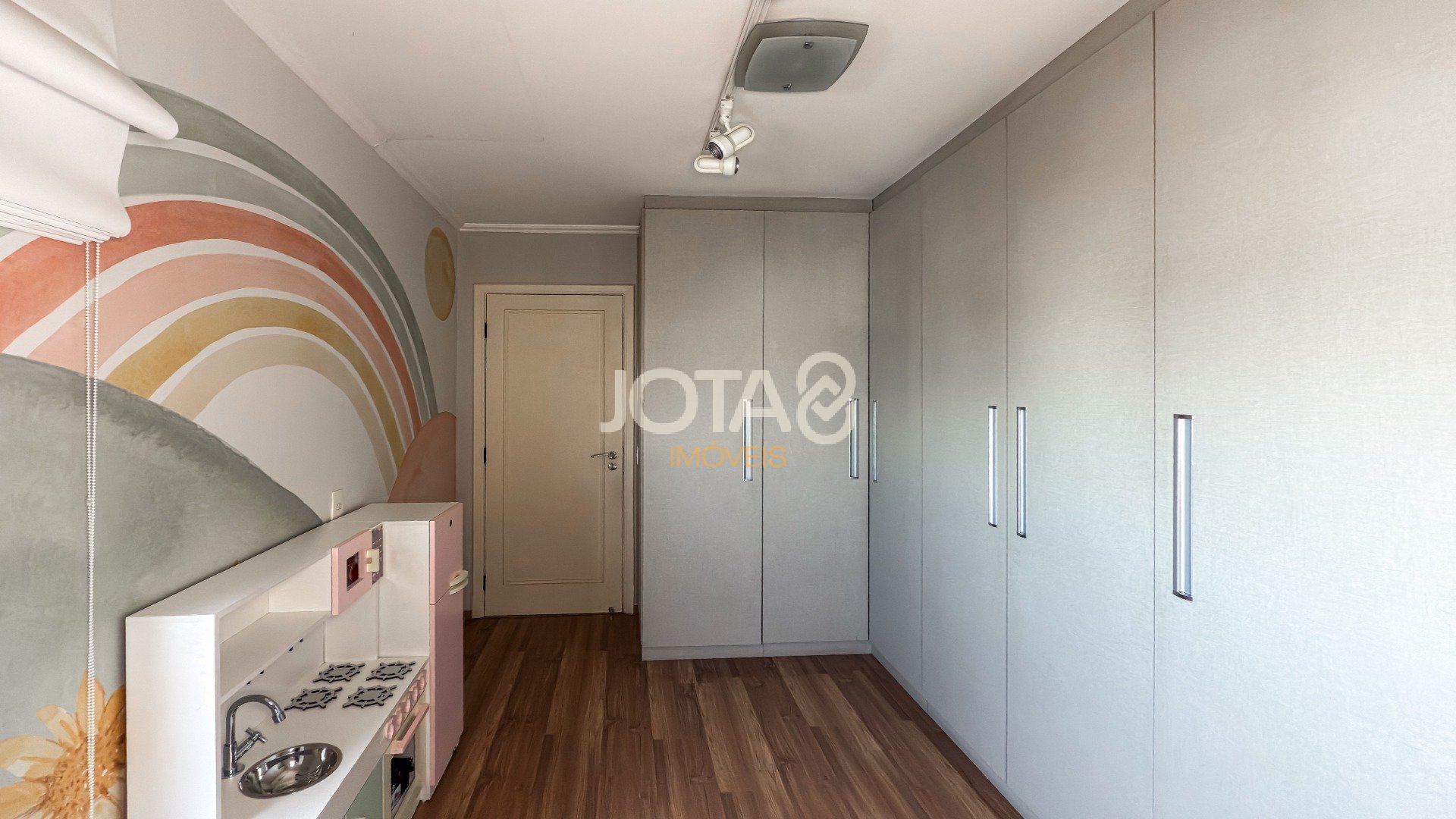 BIGORRILHO: 170M² DE CONFORTO E LOCALIZAÇÃO PRIVILEGIADA!
