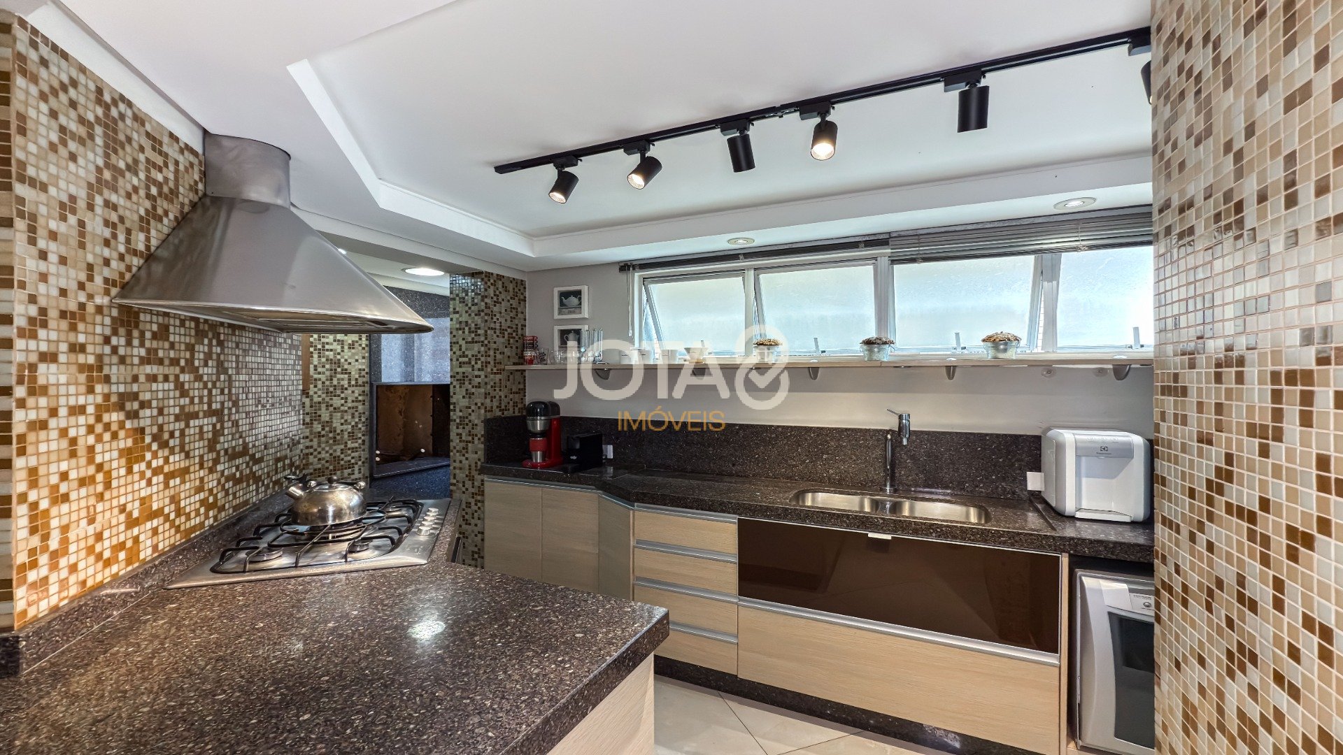 BIGORRILHO: 170M² DE CONFORTO E LOCALIZAÇÃO PRIVILEGIADA!