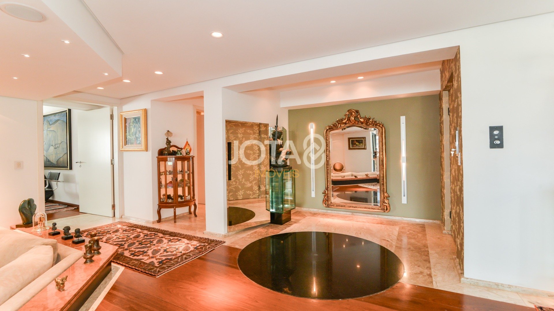APARTAMENTO AMPLO COM 3 SUÍTES