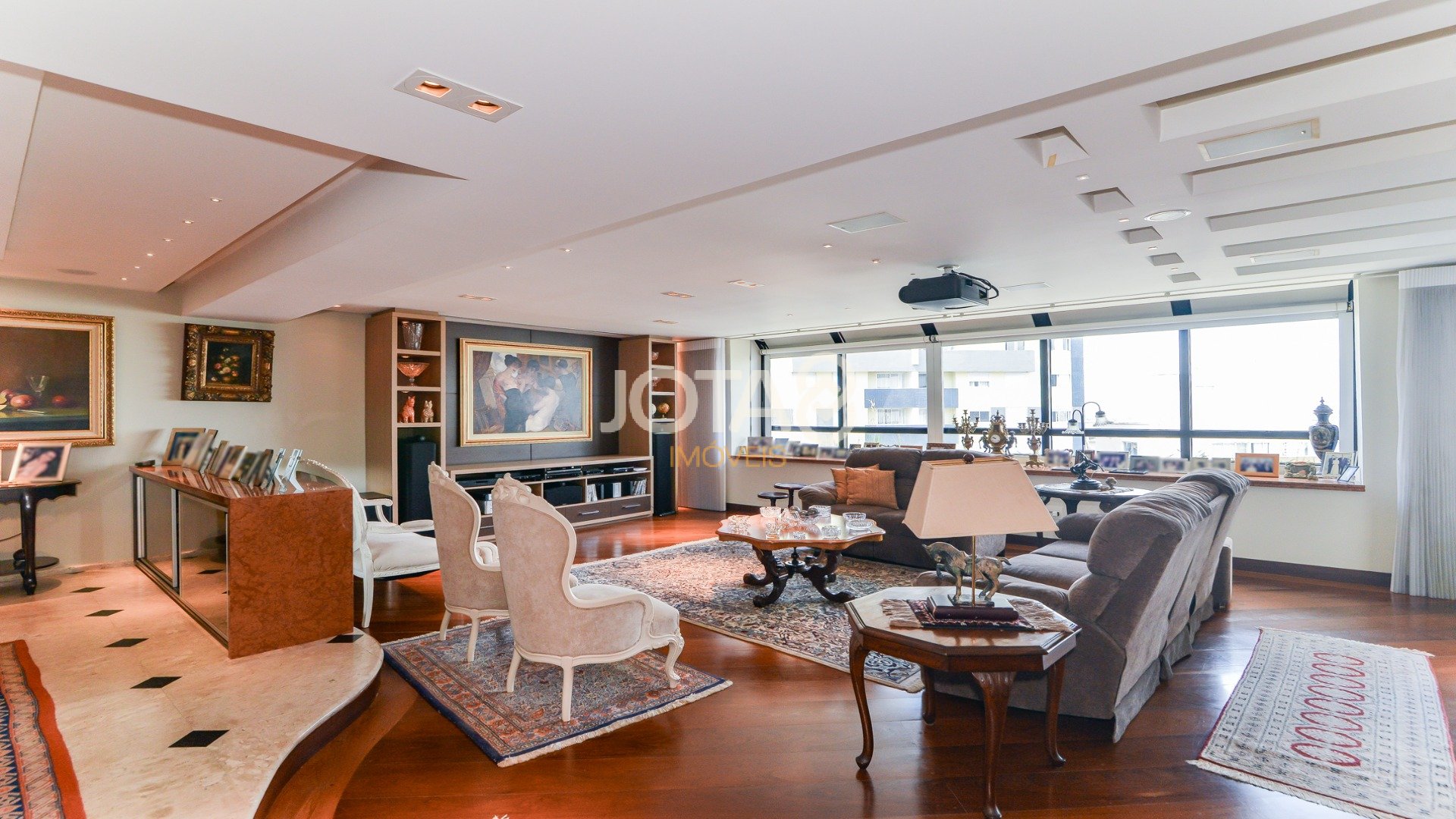 APARTAMENTO AMPLO COM 3 SUÍTES