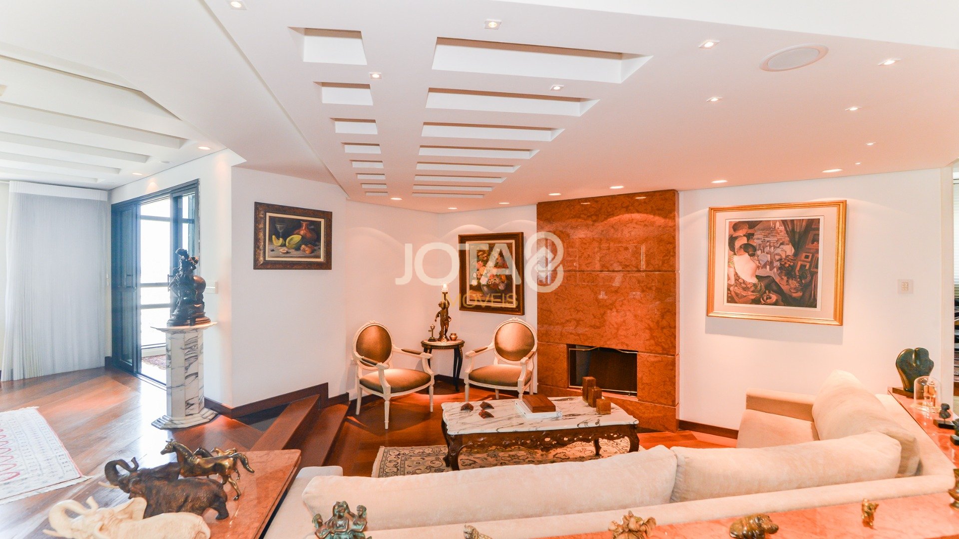 APARTAMENTO AMPLO COM 3 SUÍTES