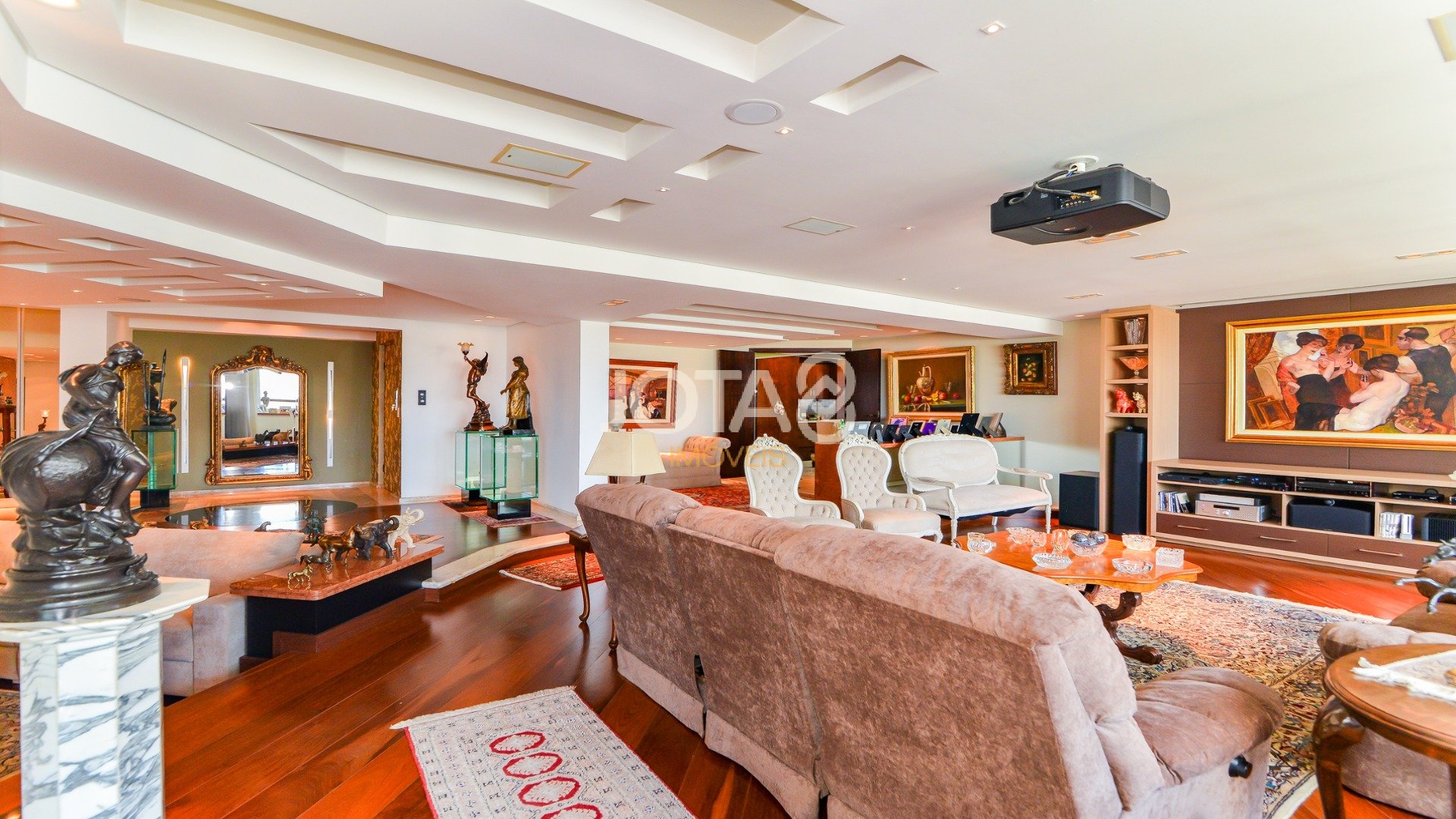 APARTAMENTO AMPLO COM 3 SUÍTES