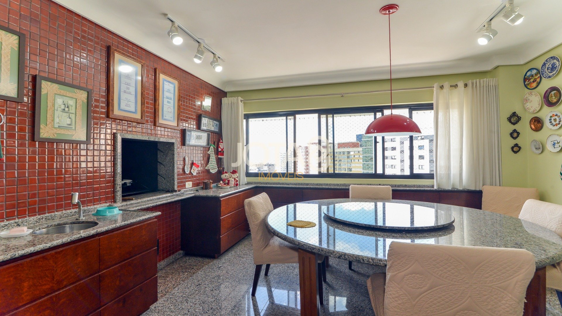 APARTAMENTO AMPLO COM 3 SUÍTES