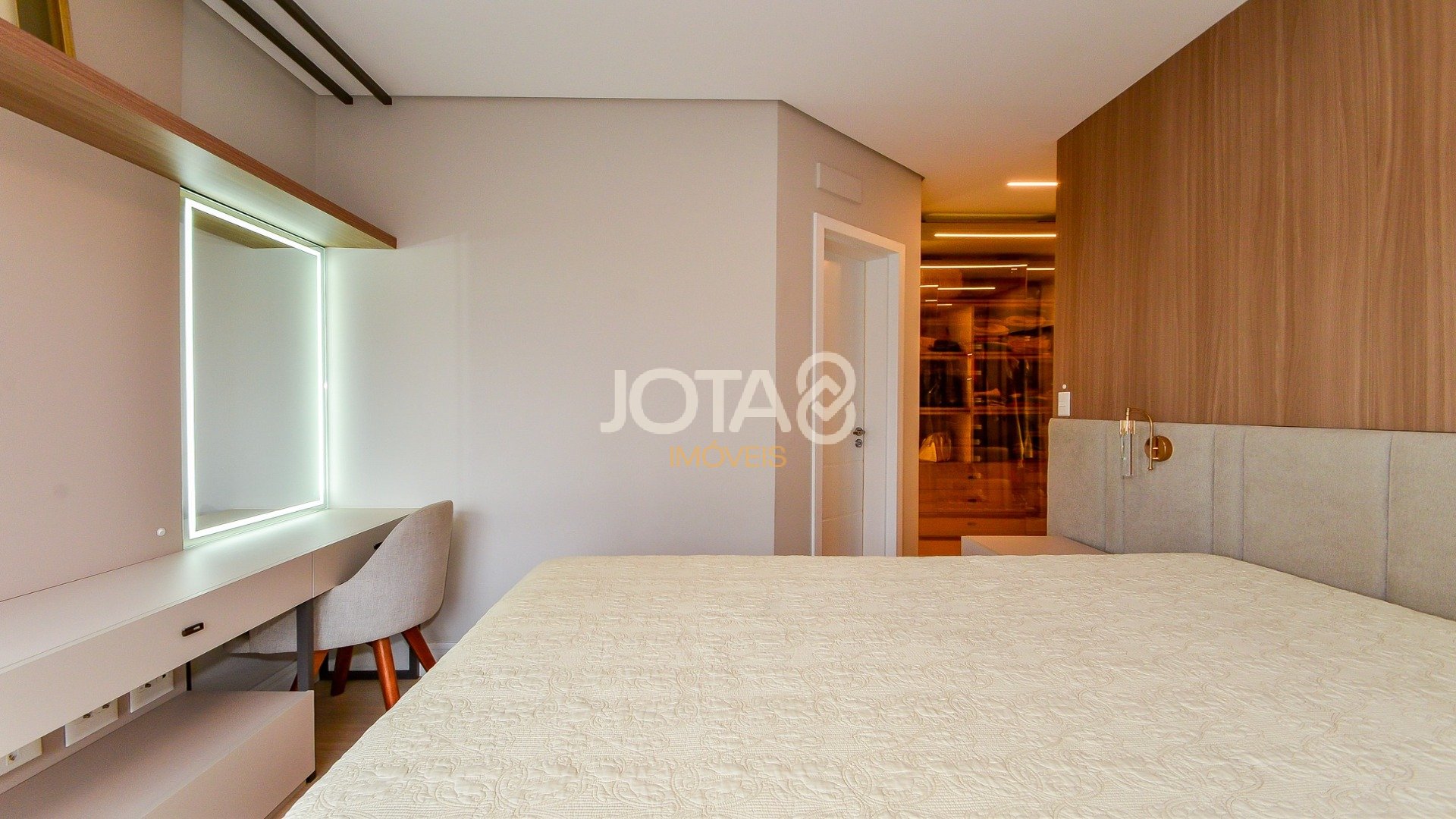 APARTAMENTO 3 SUÍTES E 3 VAGAS - PORTEIRA FECHADA