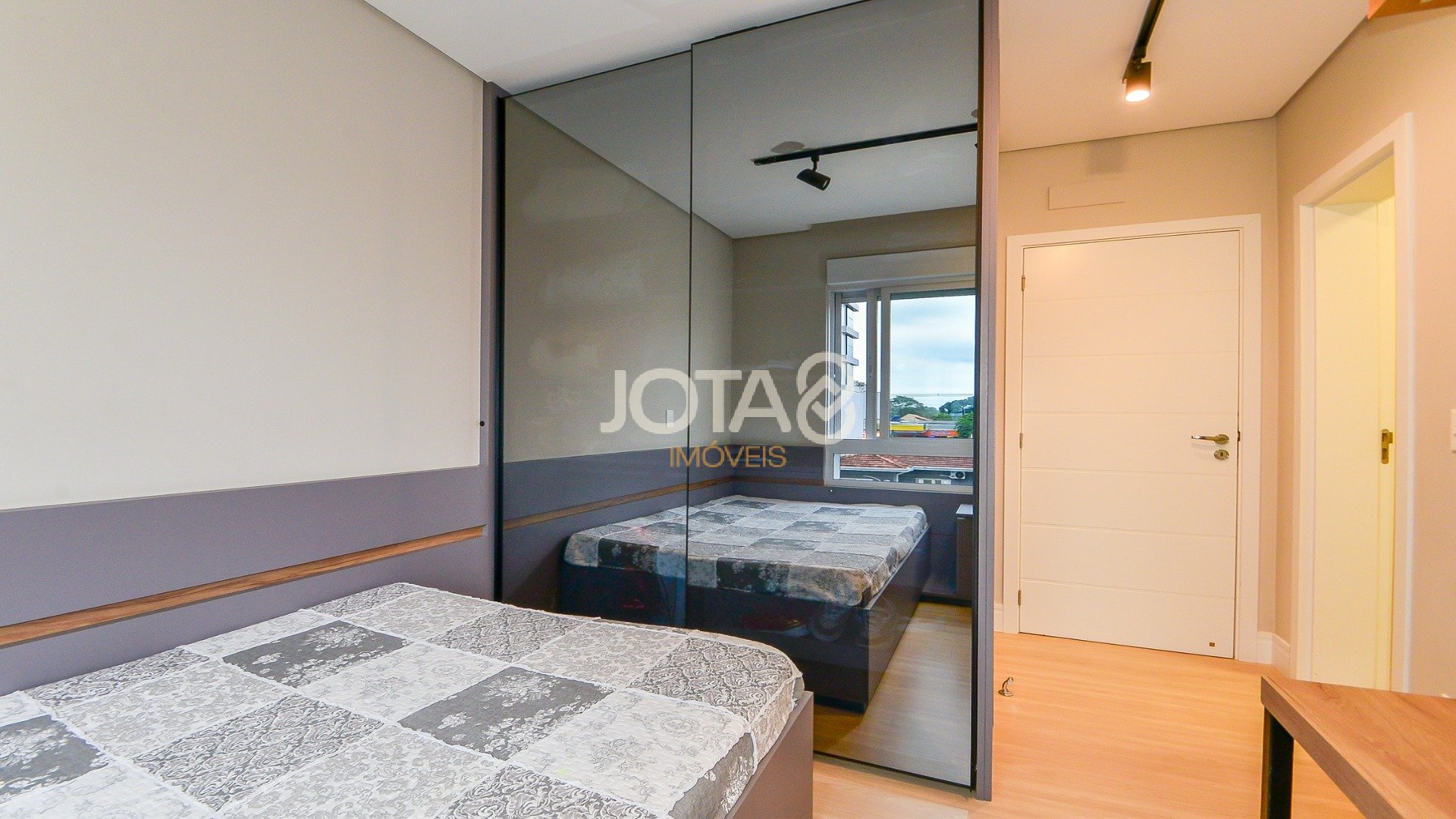 APARTAMENTO 3 SUÍTES E 3 VAGAS - PORTEIRA FECHADA