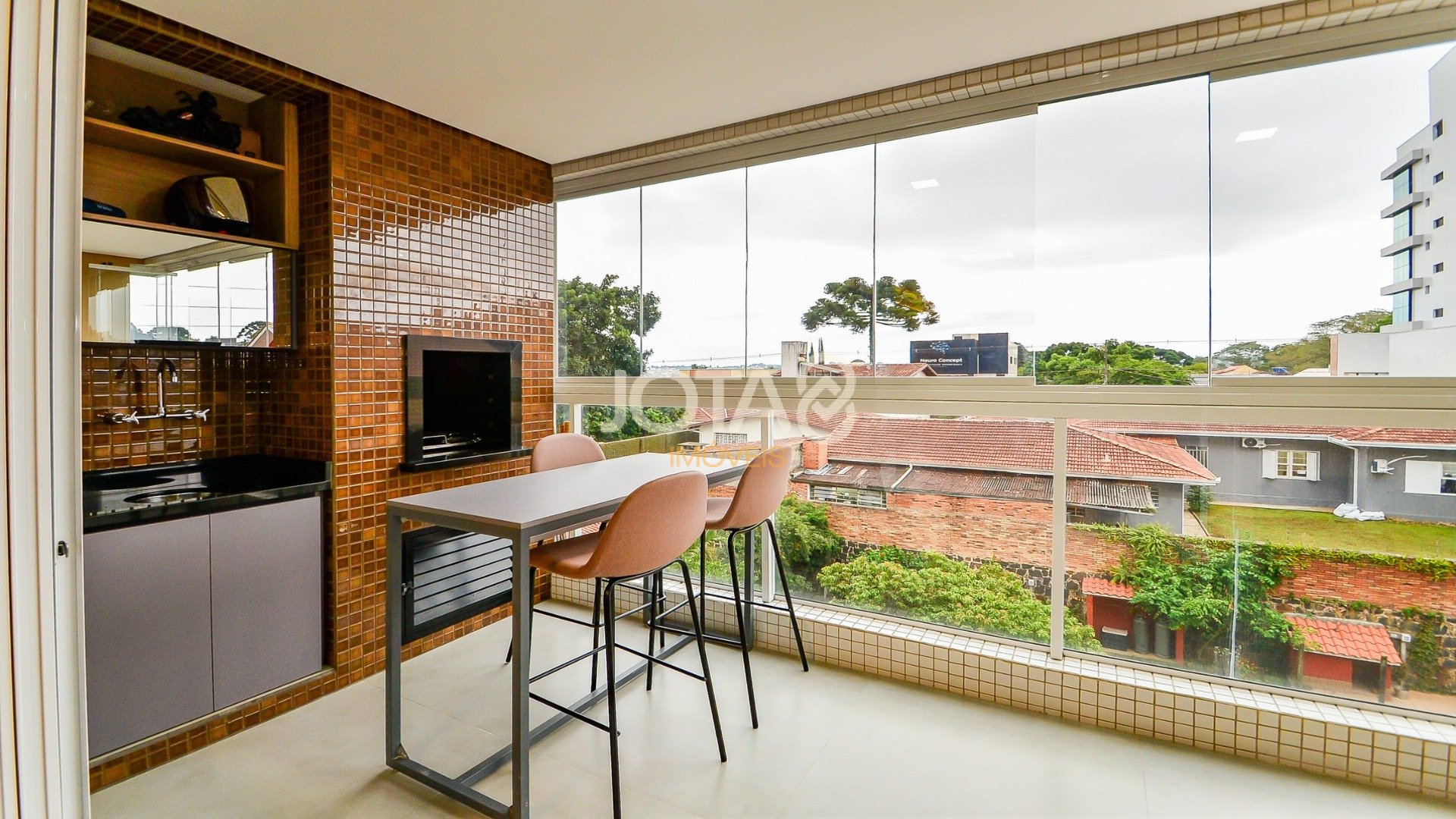 APARTAMENTO 3 SUÍTES E 3 VAGAS - PORTEIRA FECHADA