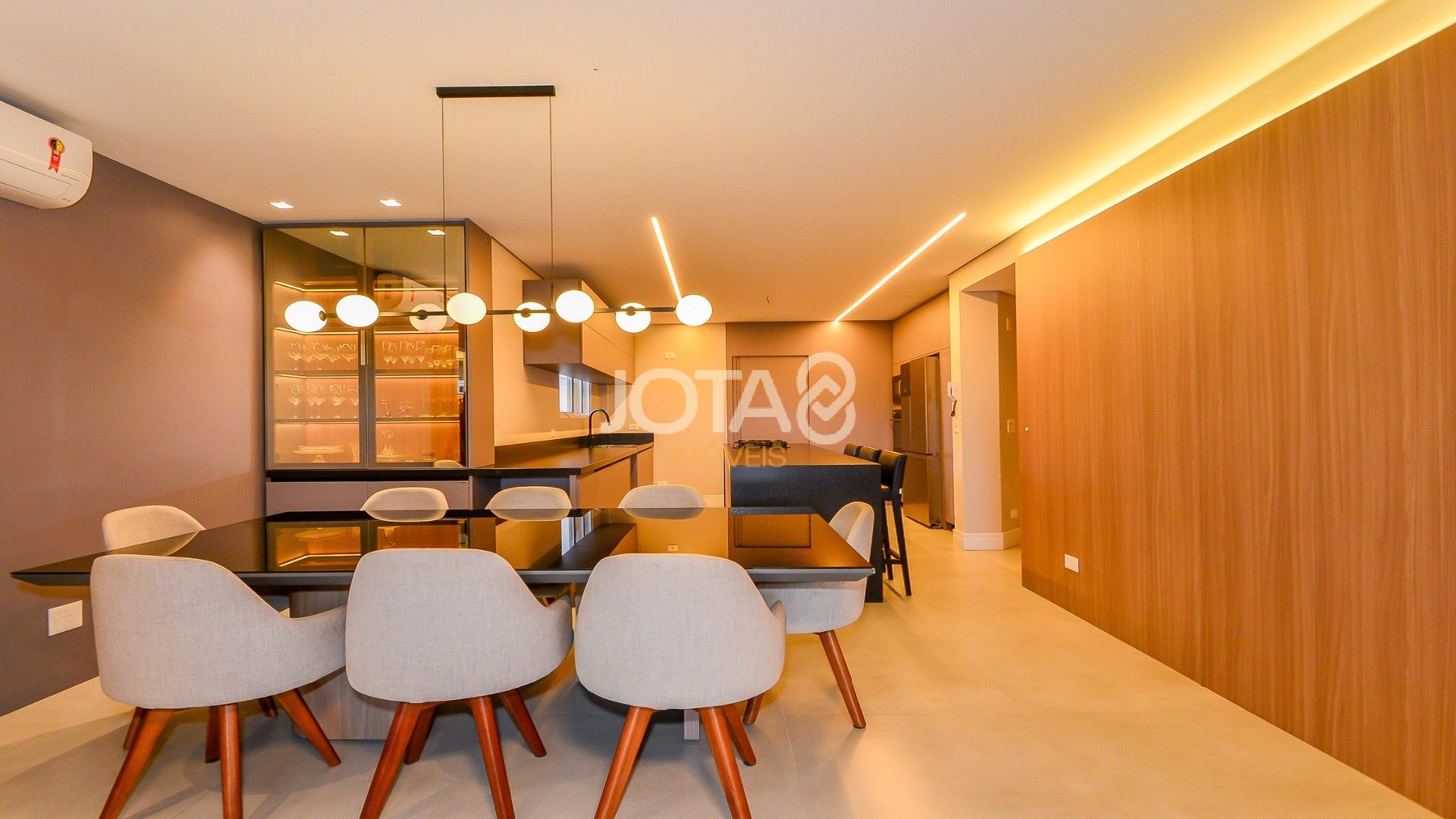 APARTAMENTO 3 SUÍTES E 3 VAGAS - PORTEIRA FECHADA