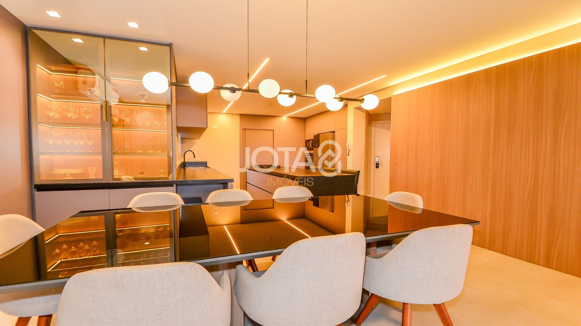 APARTAMENTO 3 SUÍTES E 3 VAGAS - PORTEIRA FECHADA