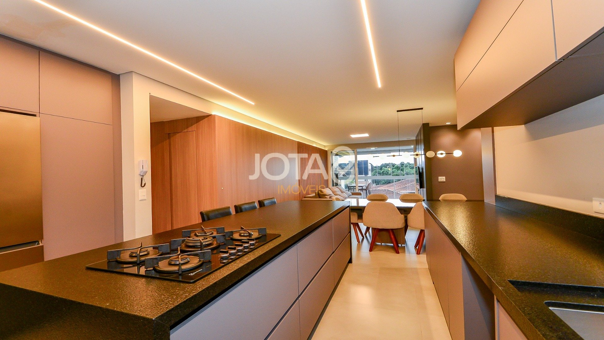 APARTAMENTO 3 SUÍTES E 3 VAGAS - PORTEIRA FECHADA