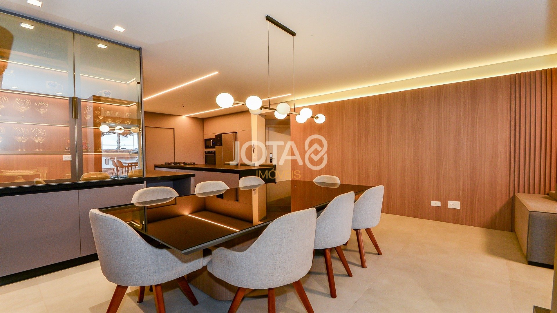 APARTAMENTO 3 SUÍTES E 3 VAGAS - PORTEIRA FECHADA