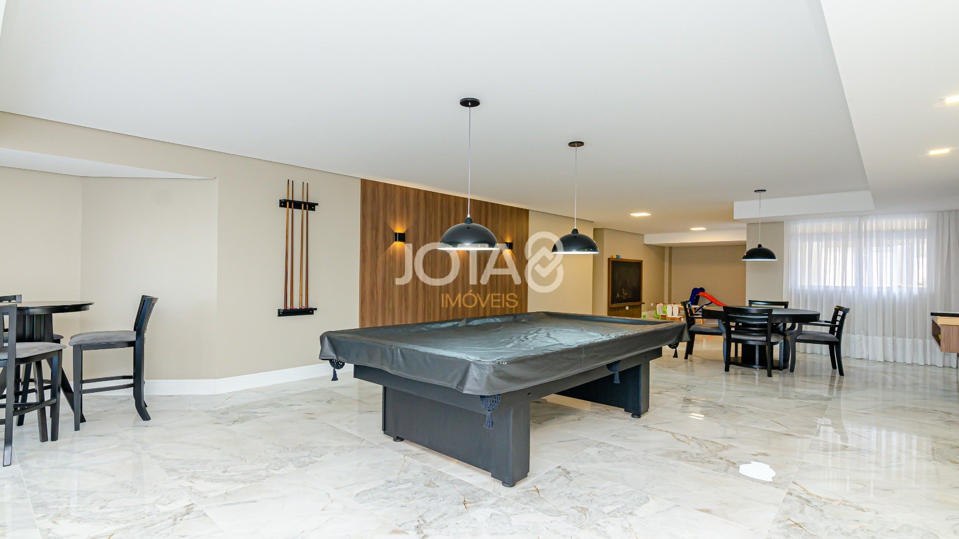 APARTAMENTO 3 SUÍTES E 3 VAGAS - PORTEIRA FECHADA
