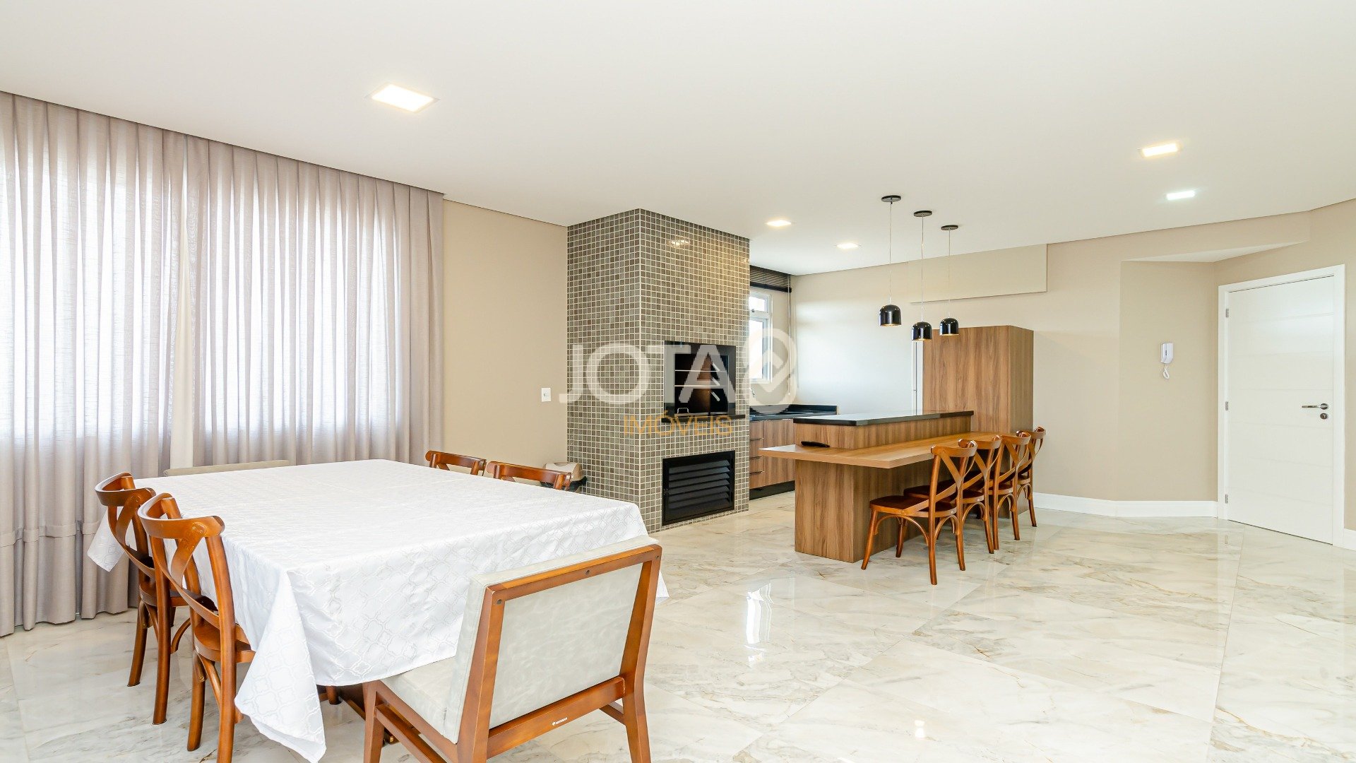 APARTAMENTO 3 SUÍTES E 3 VAGAS - PORTEIRA FECHADA