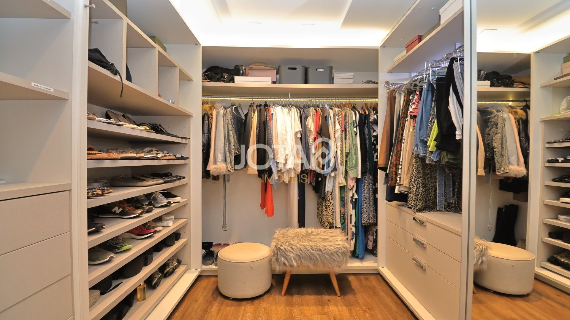 MARAVILHO APARTAMENTO COM 4 SUÍTES MOBILIADO NO ECOVILLE