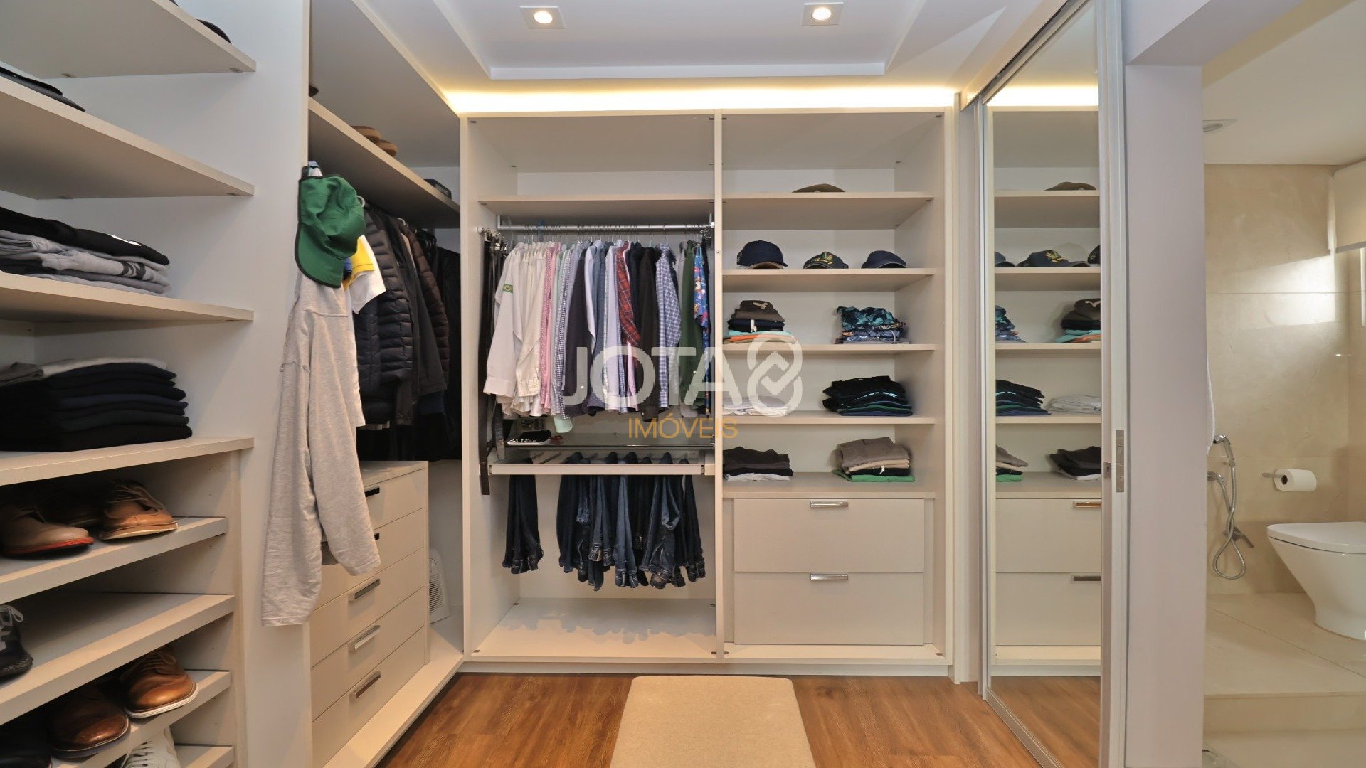 MARAVILHO APARTAMENTO COM 4 SUÍTES MOBILIADO NO ECOVILLE