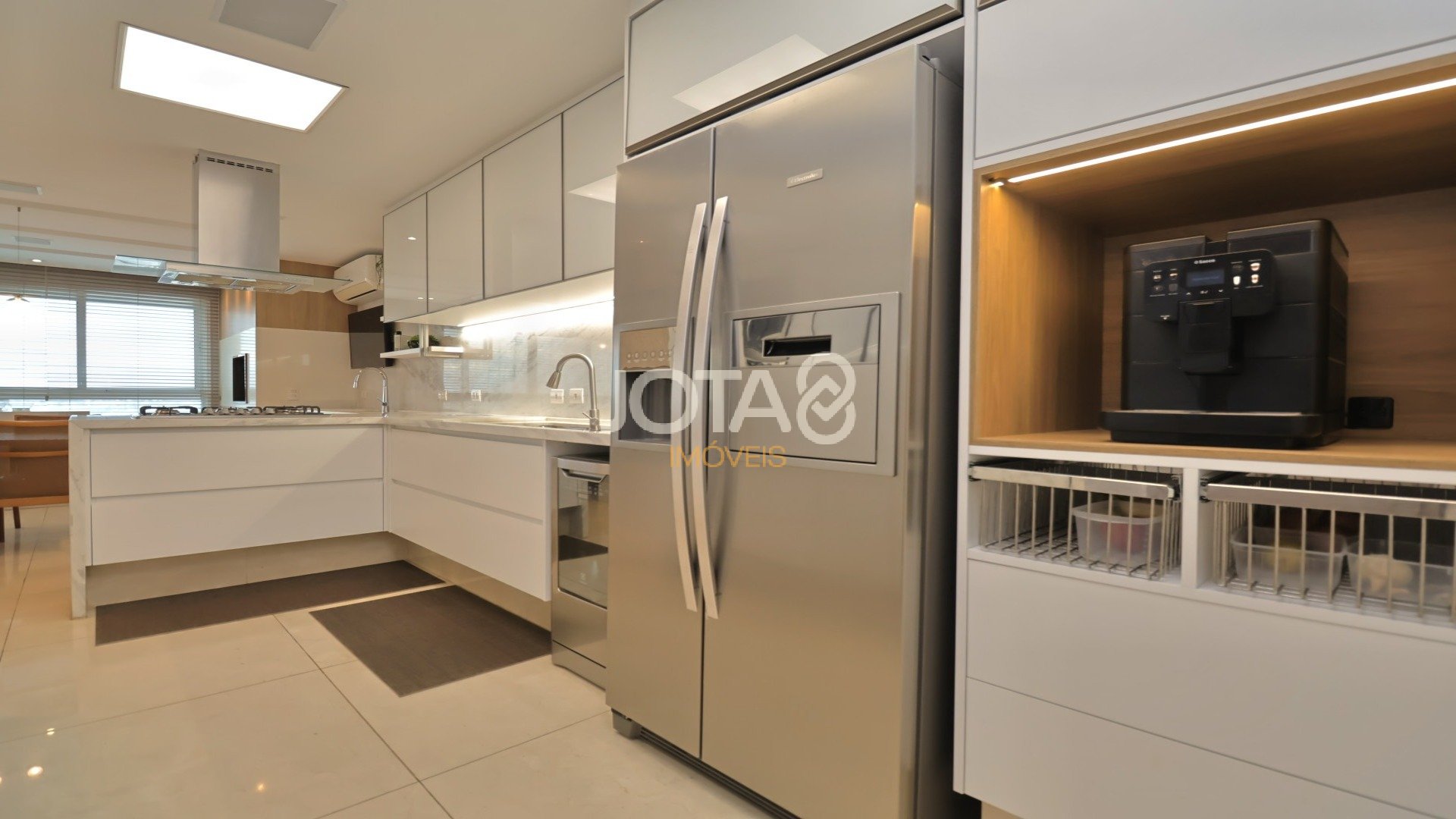 MARAVILHO APARTAMENTO COM 4 SUÍTES MOBILIADO NO ECOVILLE