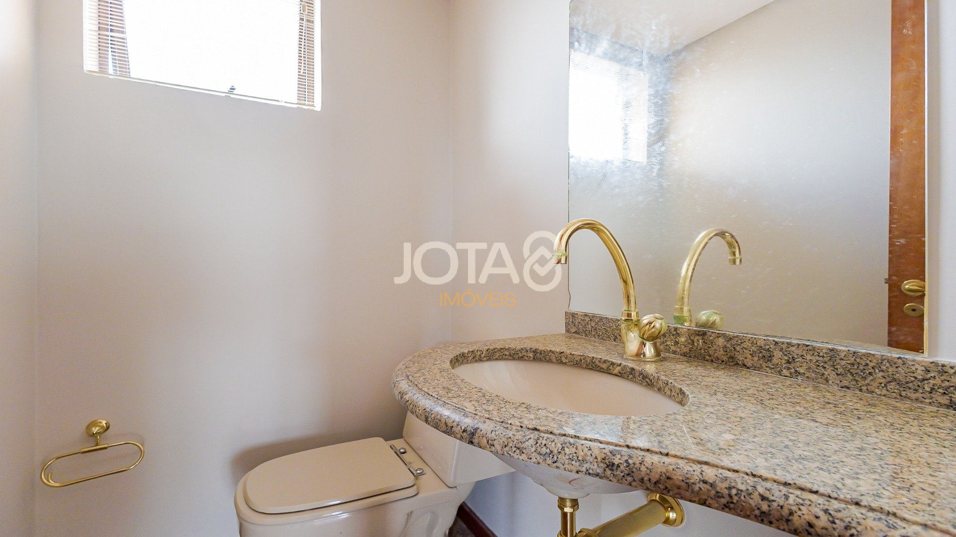 APARTAMENTO COM 4 QUARTOS NO BATEL